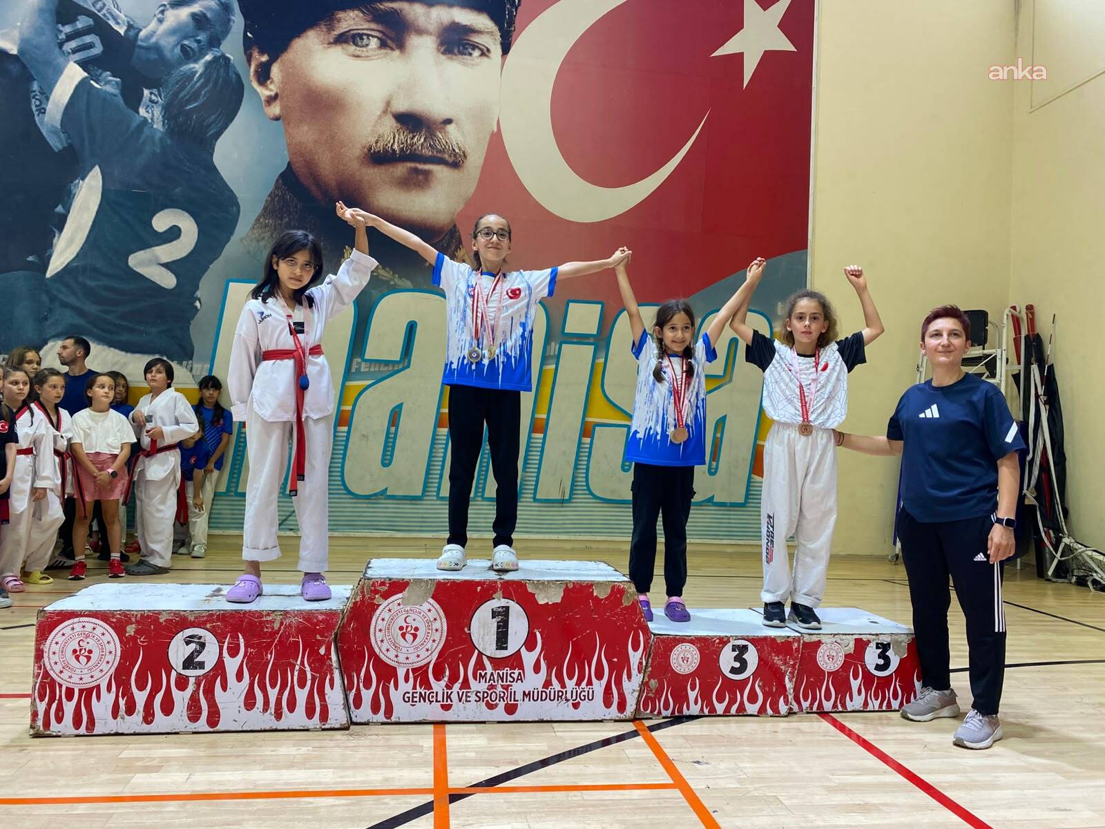 Şehzadeler Belediyespor Kulübü altyapısından iki bronz madalya