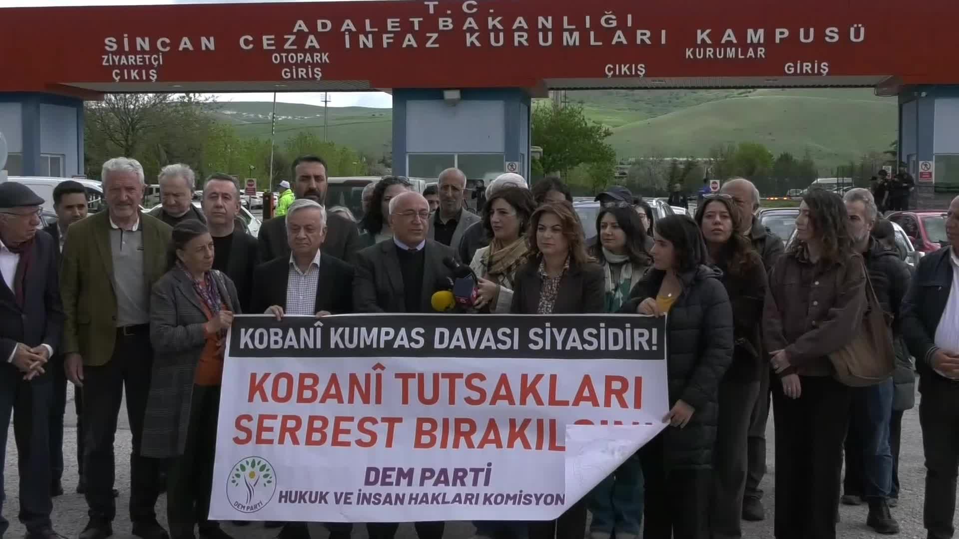 DEM Partili Koçyiğit, Sincan Cezaevi önünden seslendi: "Barış için canımızı vermeye hazırız"