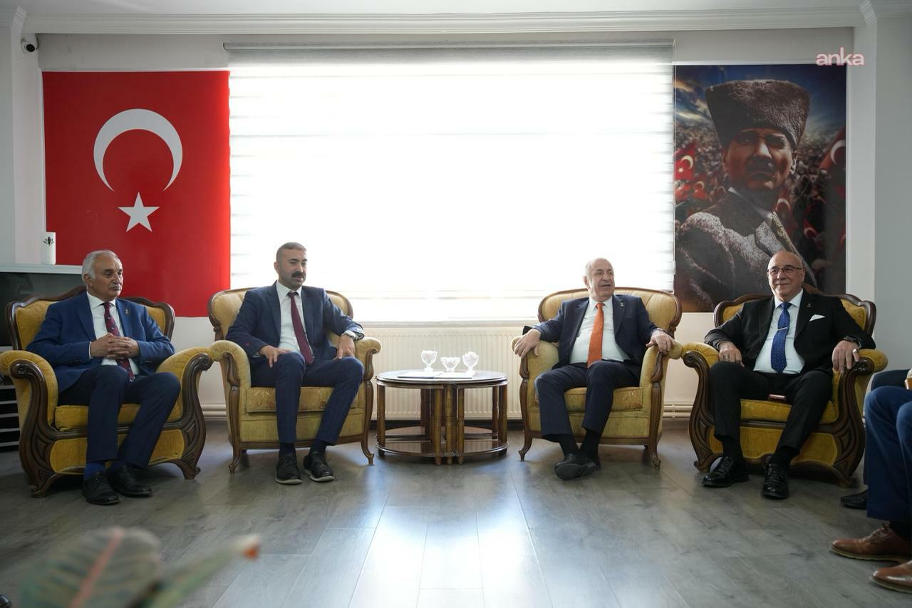Ümit Özdağ, Cem Vakfı Sivas Şubesi'ni ziyaret etti