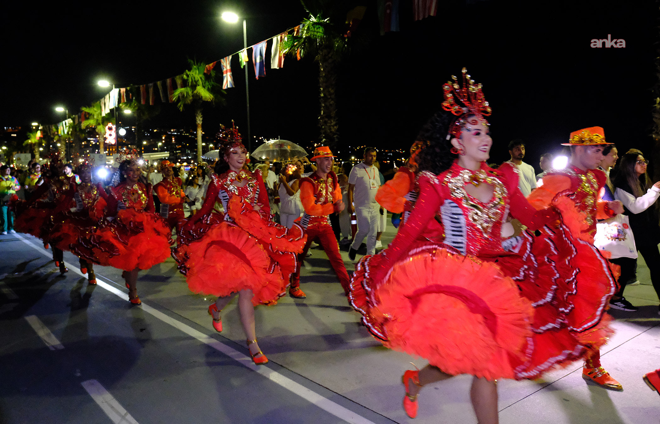 27. Büyükçekmece Kültür ve Sanat Festivali kortejinde karnaval coşkusu