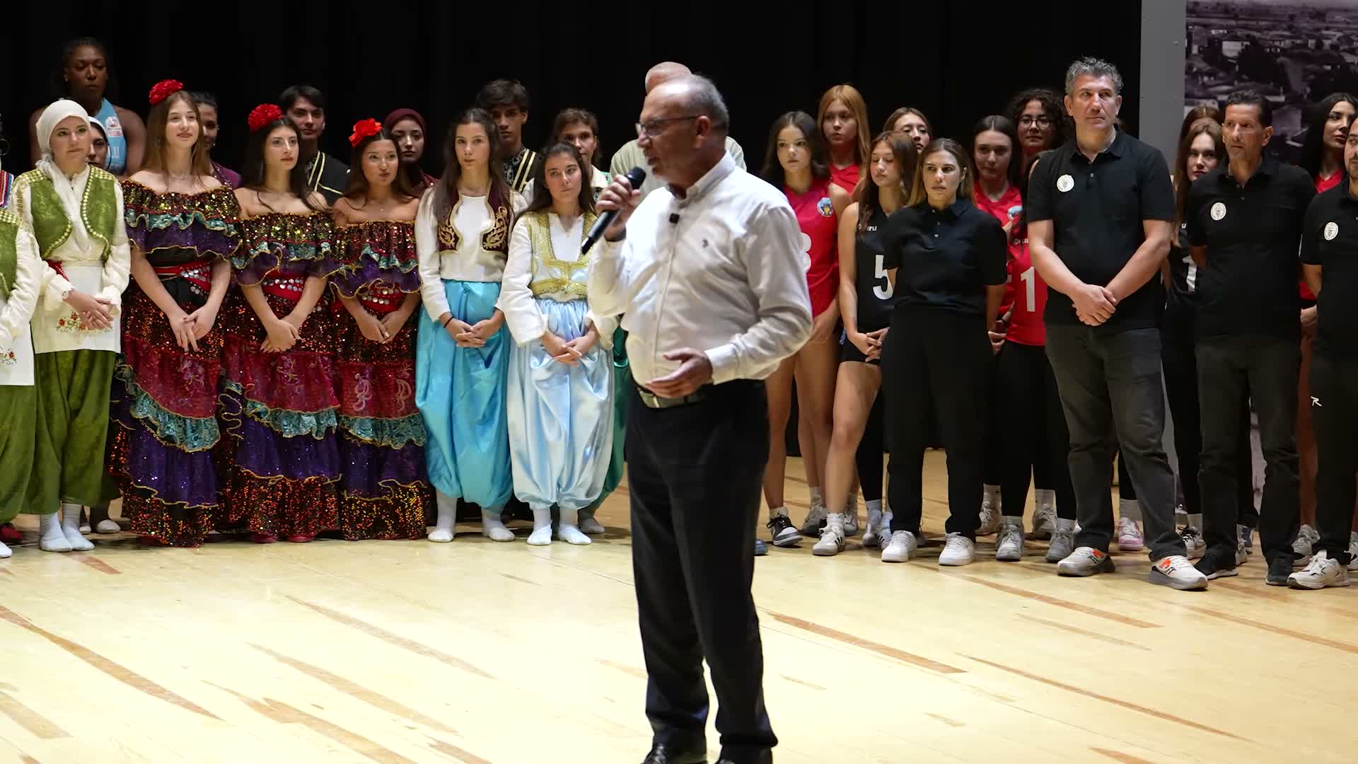 Turgutlu’da “Kasaba’nın Kültürleri, Kadınları ve Takımları” aynı sahnede buluştu