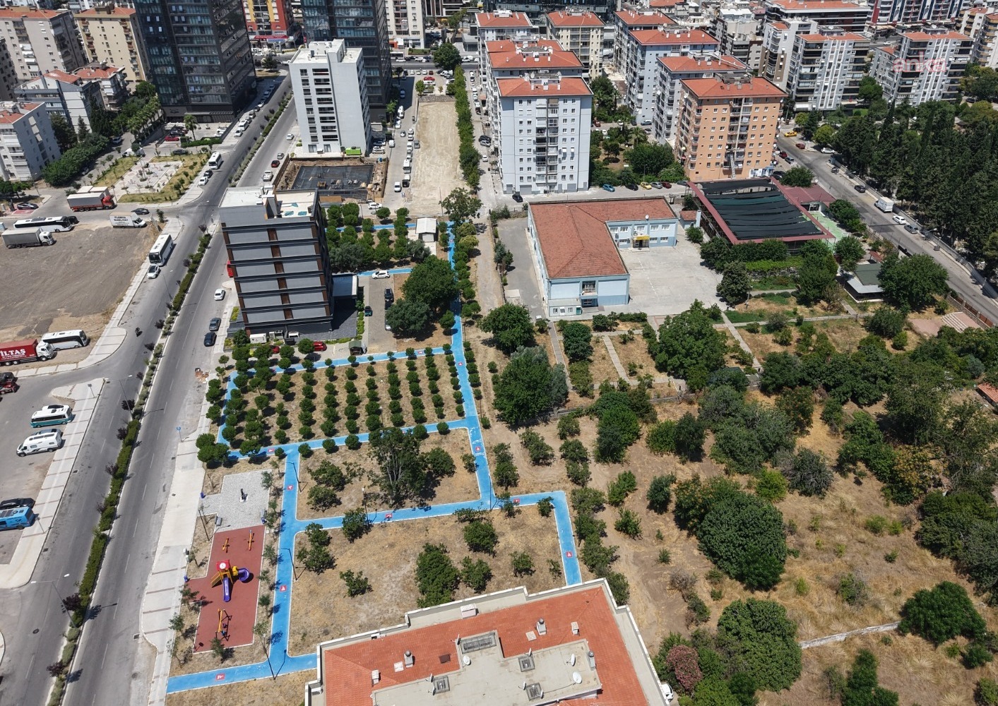 Bayraklı’da Mehmet Ali Sarızeybekler Parkı ve otopark hizmete açıldı