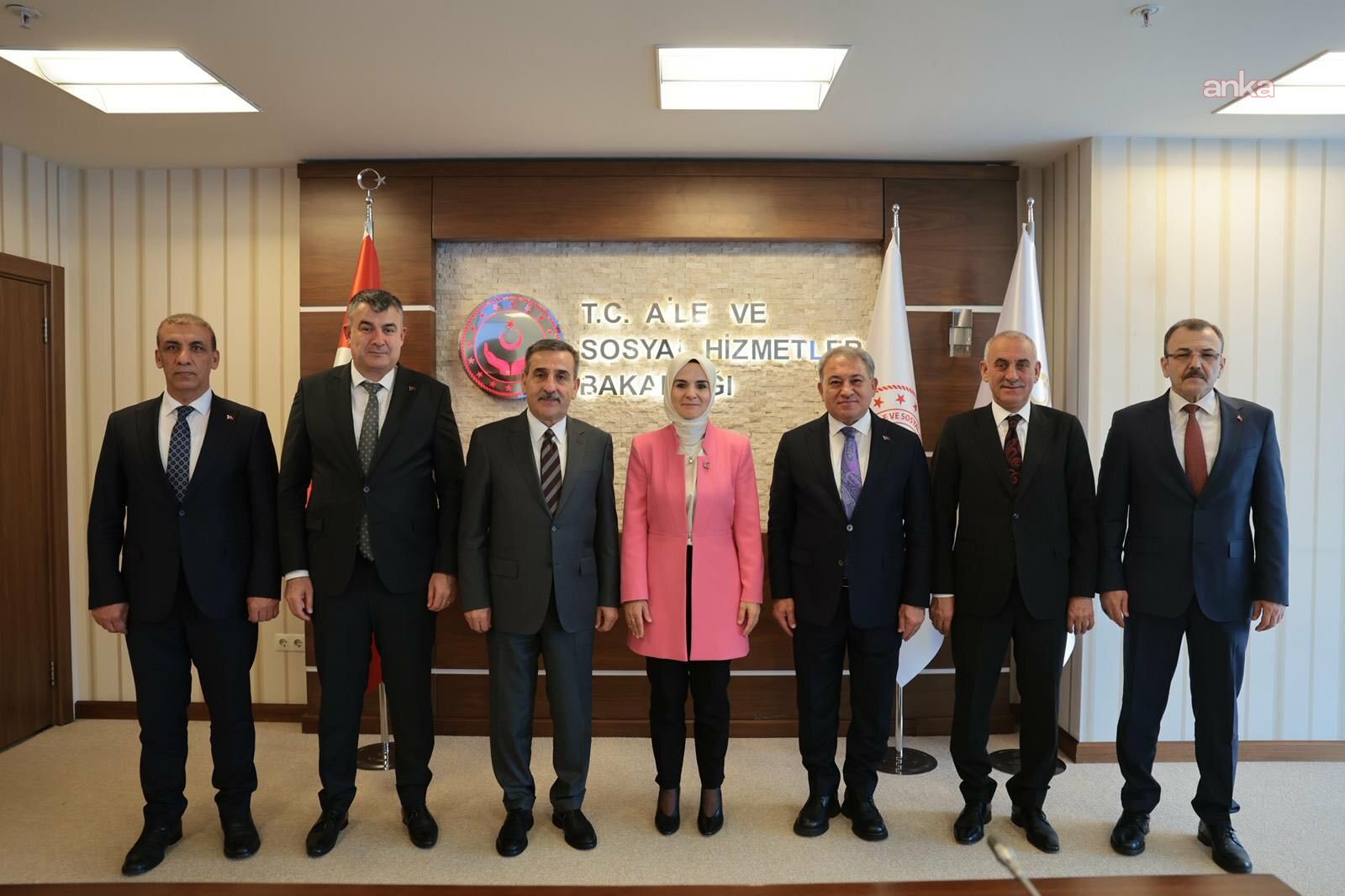 Bakan Göktaş, Türkiye Kamu-Sen Genel Başkanı Kahveci ile bir araya geldi