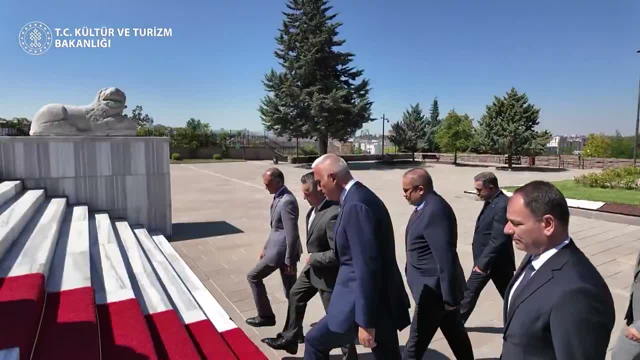 Kültür ve Turizm Bakanı Ersoy: "İnsanlığın 12 bin yıllık takı serüveni Ankara Etnografya Müzesi’nde sergileniyor"