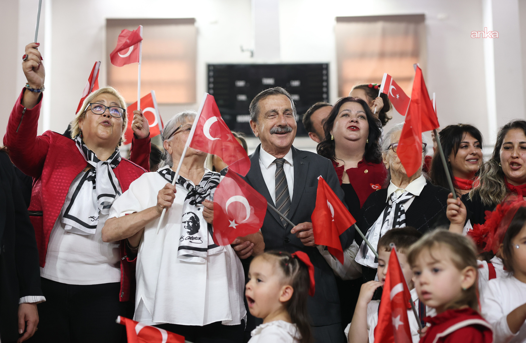 Tepebaşı’nda Cumhuriyet coşkusu üç nesli bir araya getirdi