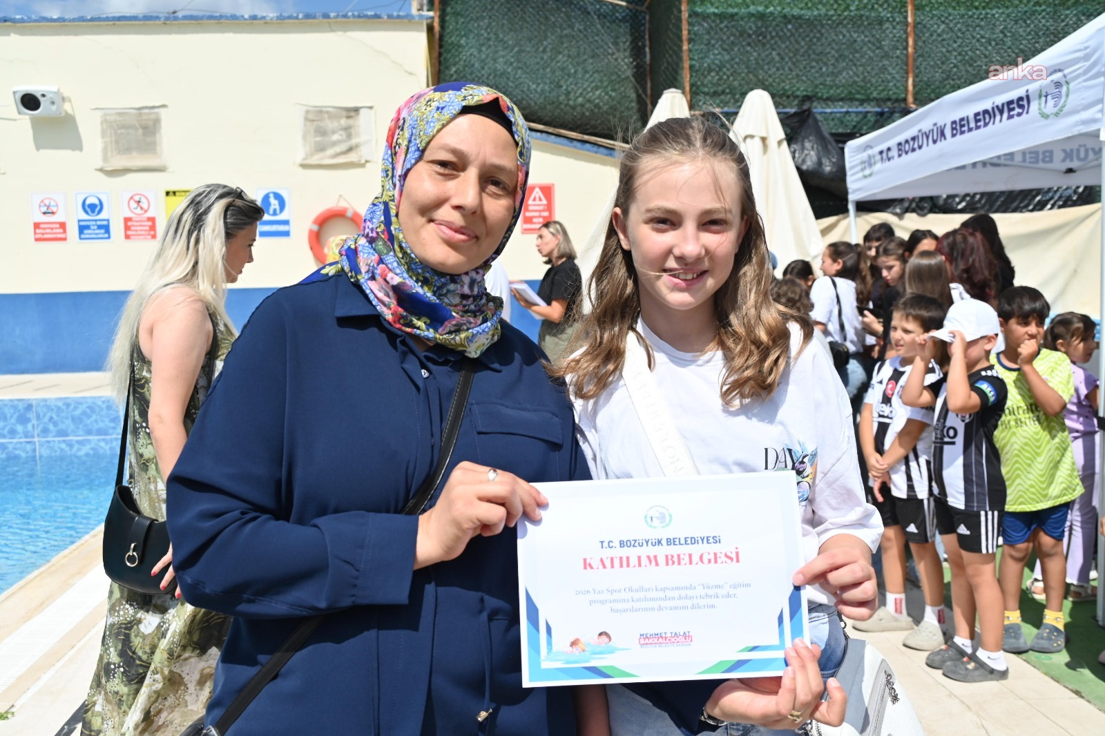 Bozüyük Belediye Başkanı Bakkalcıoğlu, Yaz Spor Okulları'nı tamamlayan öğrencilere sertifikalarını verdi