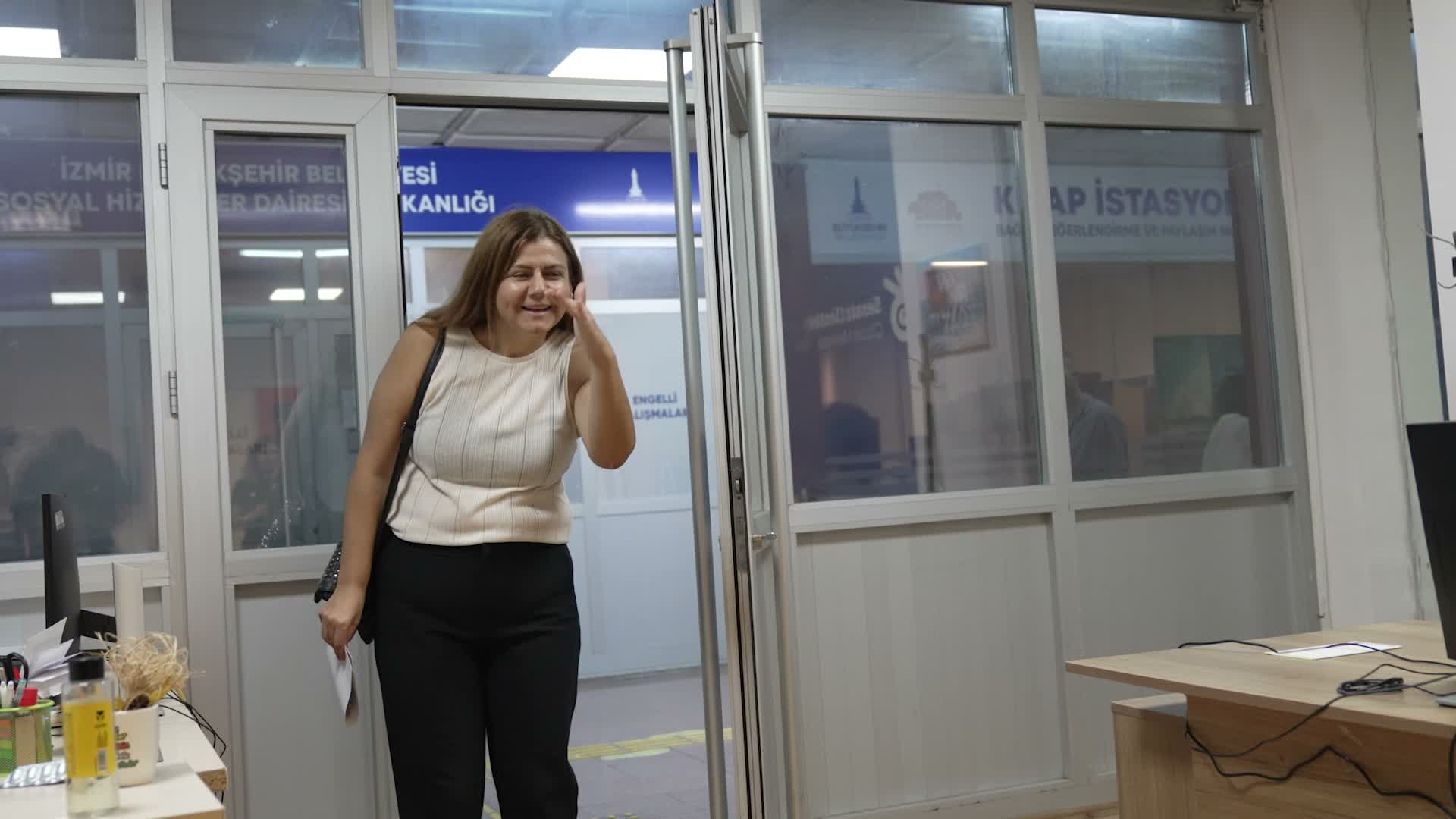 İzmir Büyükşehir’den işitme engelliler için iletişim desteği