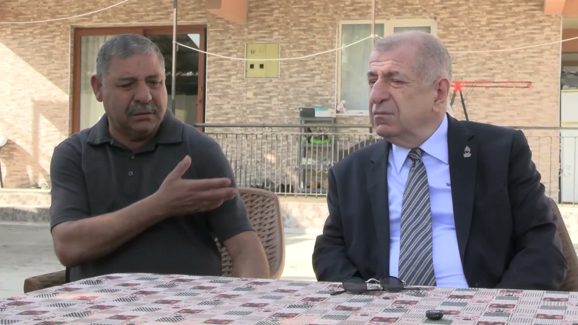 Ümit Özdağ'dan Gazi Erdal Özdemir’in ailesine ziyaret