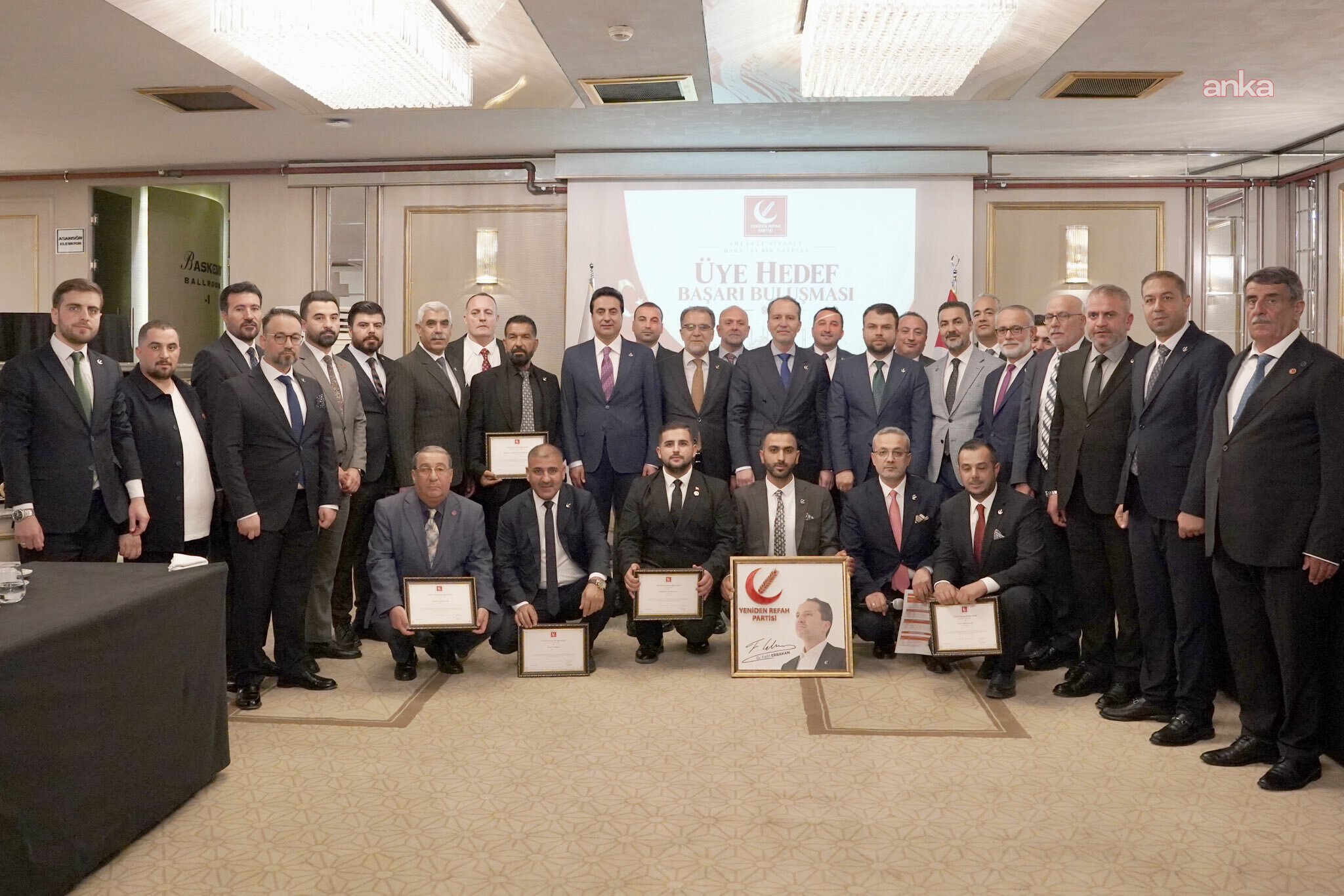 Yeniden Refah Lideri Erbakan, üye hedeflerine ulaşan teşkilat mensuplarıyla bir araya geldi