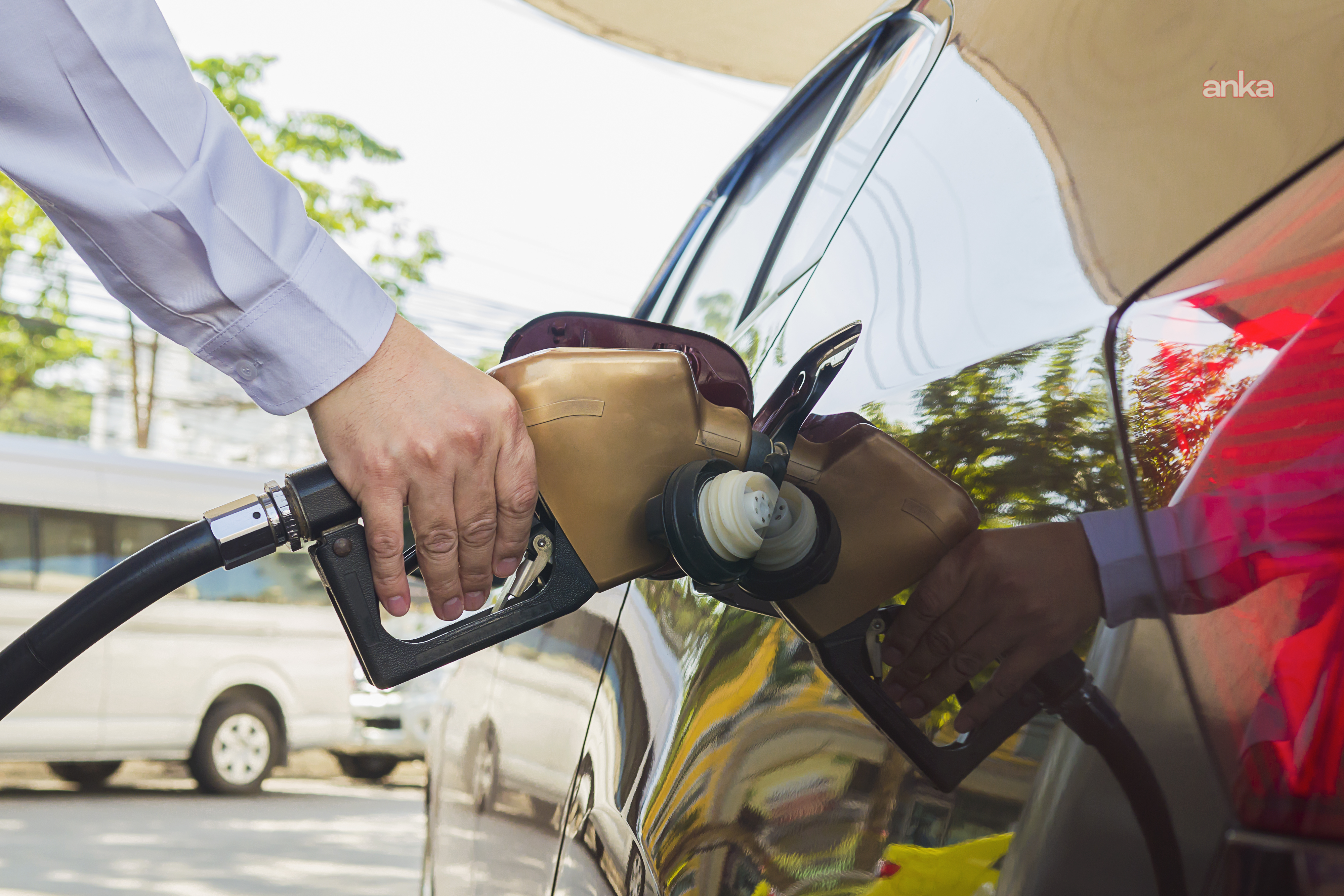 Akaryakıta zamma tatil freni: Cuma günü motorine 3 lira 90 kuruş, benzine 1 lira zam var