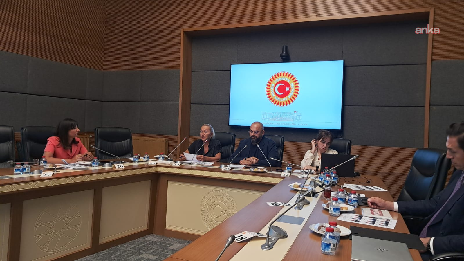 AK Partili vekilden Ay Yapım temsilcisine "Aşk-ı Memnu" sorusu: "Gençliğe ya da aileye nasıl bir artı katkınız oldu?"