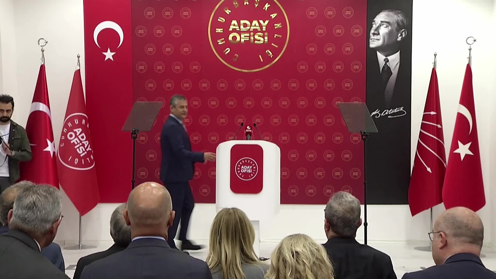 Özgür Özel: “19 Mayıs’ın ışığı, 19 Mart’ın karanlığını yenecek”