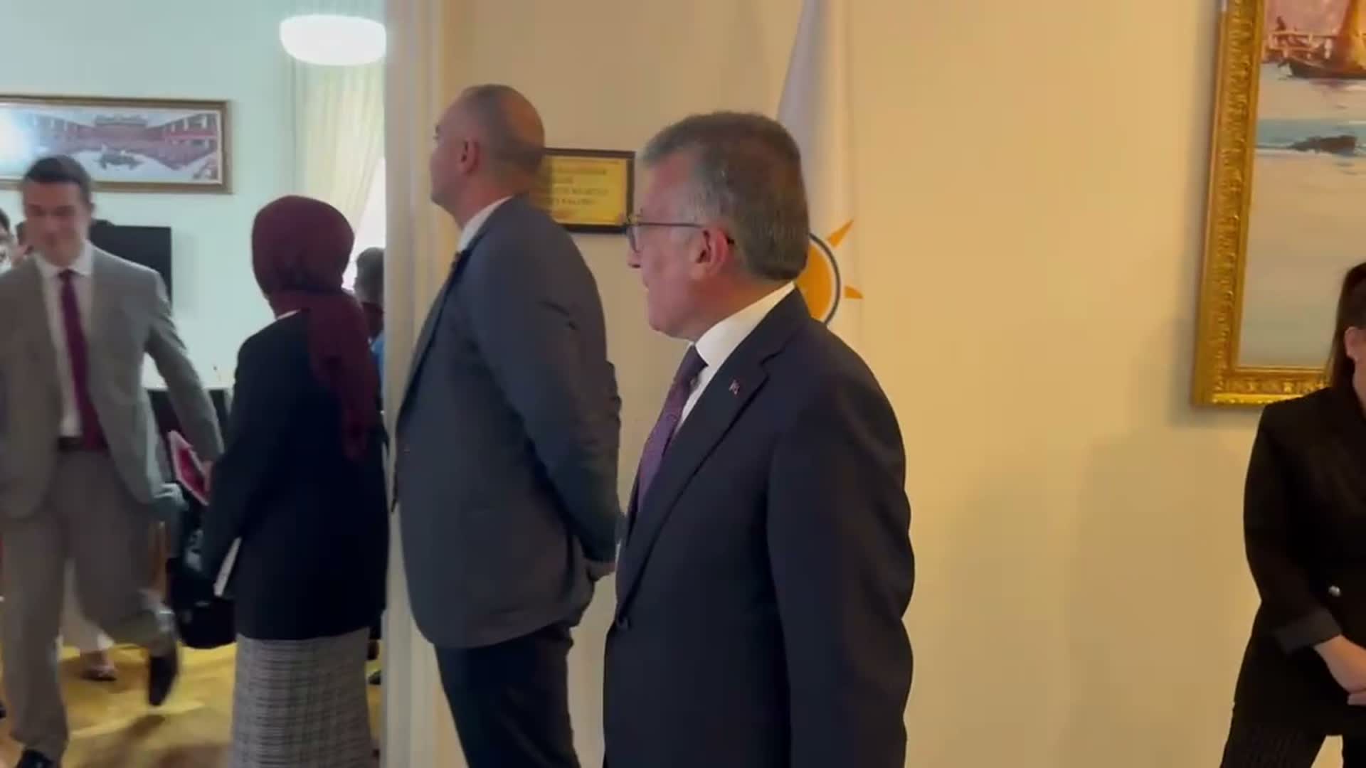 AKPM heyeti TBMM'de.... AKPM Başkanı Bayr ve beraberindeki heyet, grubu bulunan partileri ziyaret etti