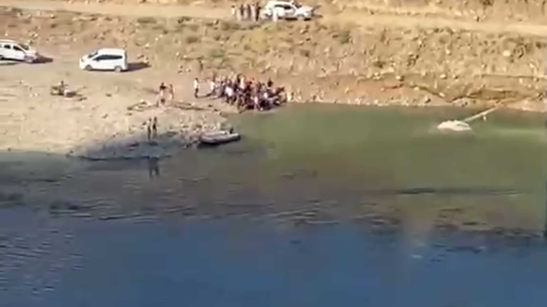 Mardin'de serinlemek için baraj gölüne giren 3 çocuk babası bir kişi yaşamını yitirdi