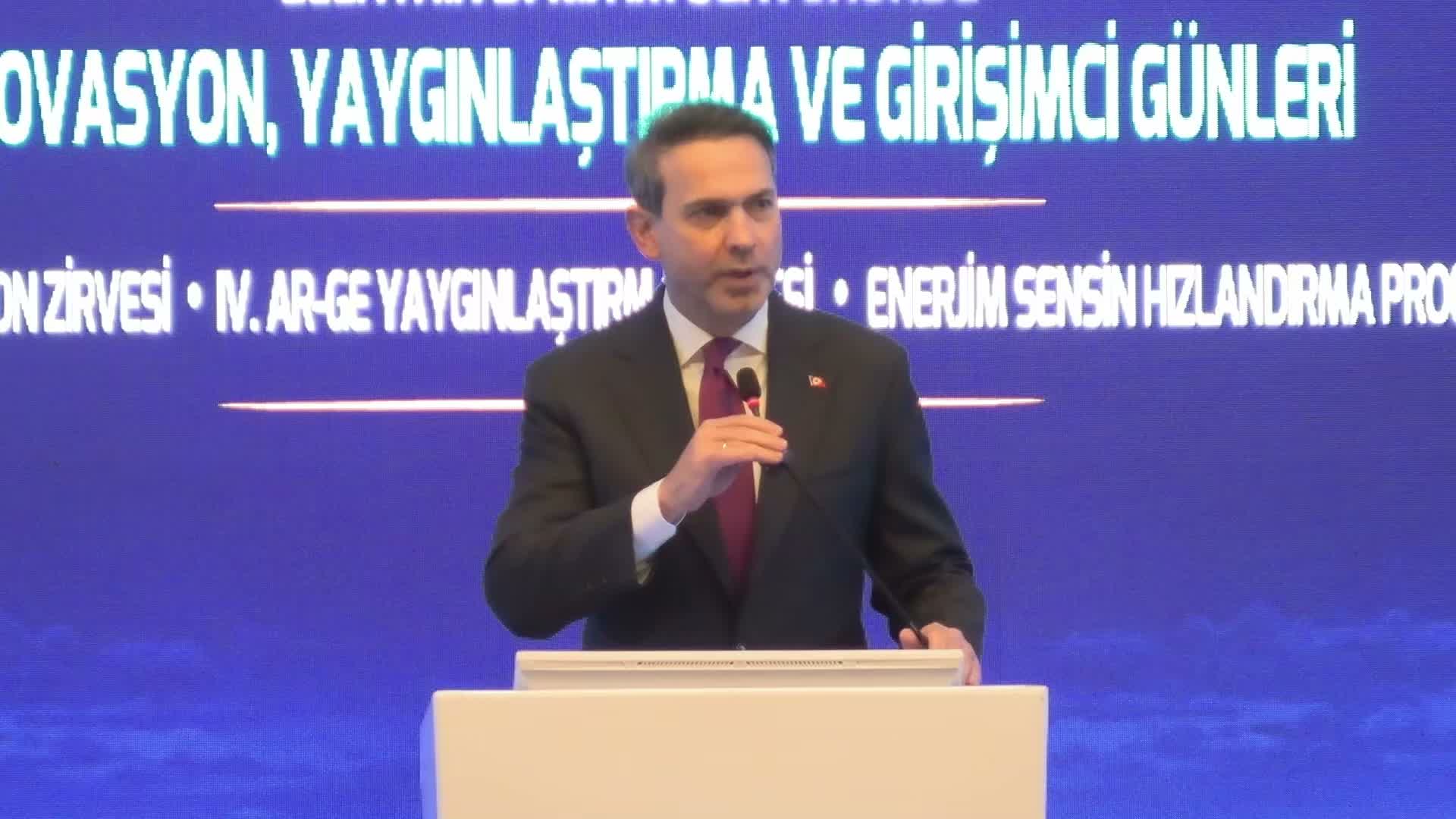 Enerji ve Tabii Kaynaklar Bakanı Bayraktar: "Milli Enerji 2040 kapsamında elektrik iletim ve dağıtım altyapımızda yaklaşık 100 milyar dolarlık yatırım öngörüyoruz"