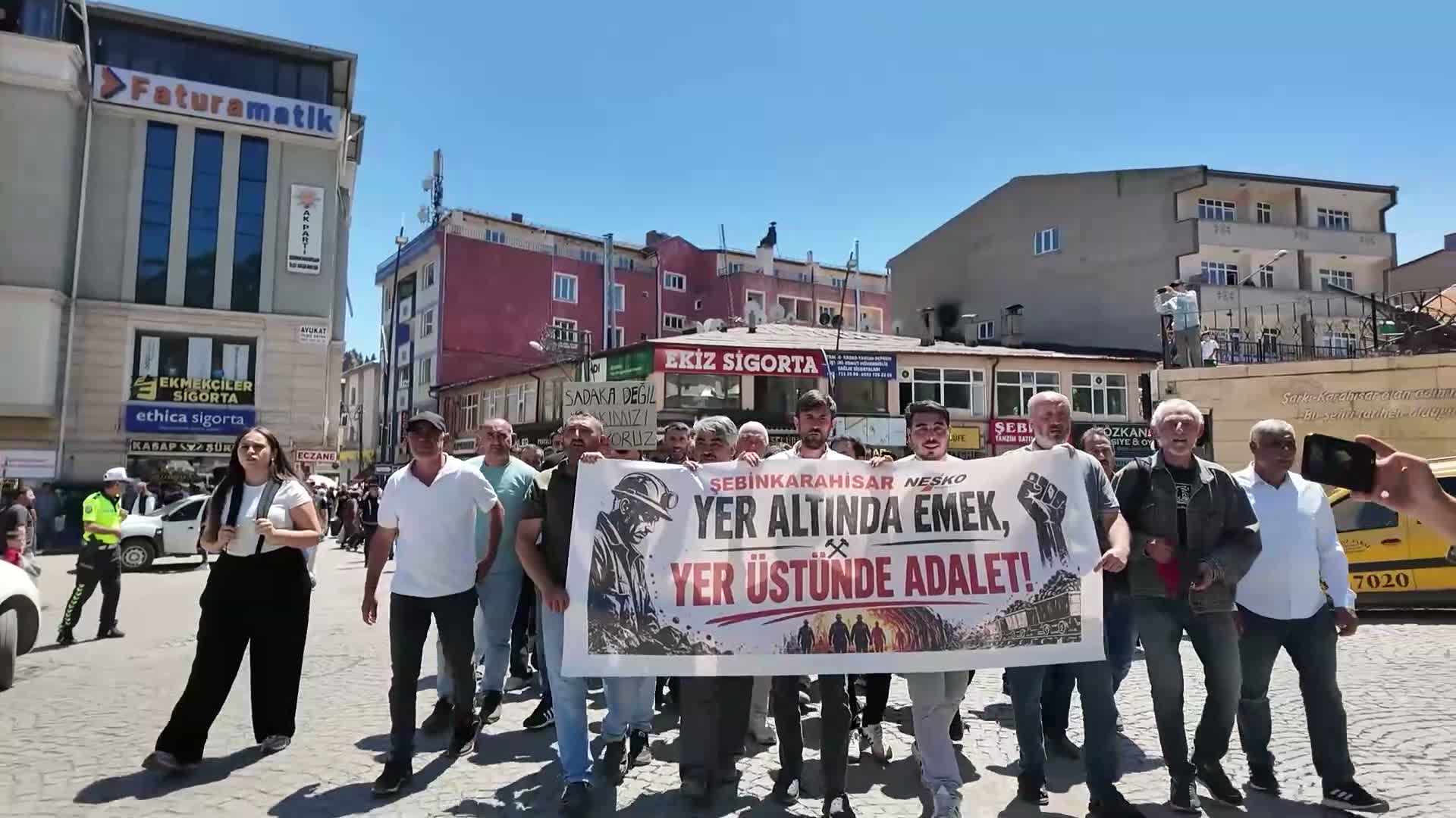 Yıldızlar SSS Holding maden işçileri Şebinkarahisar'da ödenmeyen maaşları için yürüdü