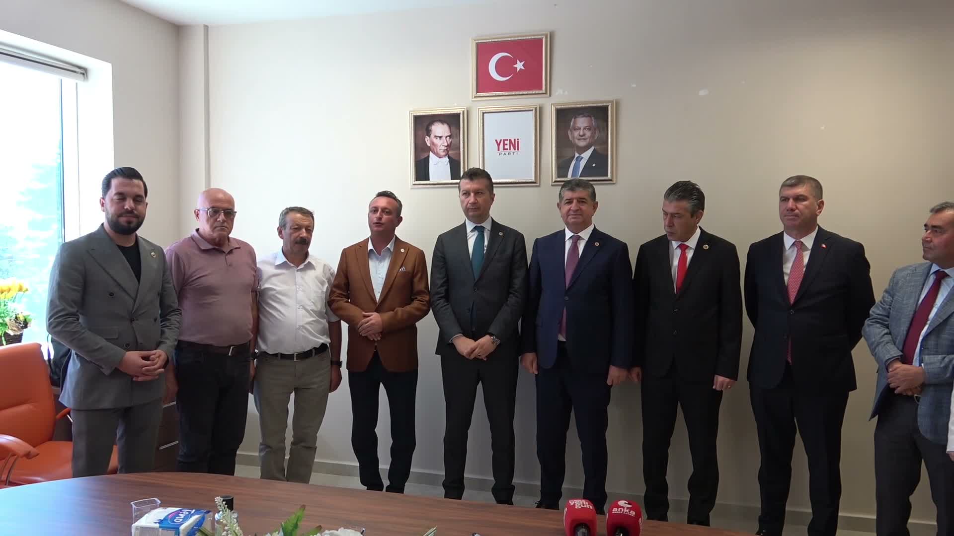 Burdur'da İl Genel Meclisi Başkanı ve 5 meclis üyesi  CHP’den istifa ederek YENİ Parti’ye katıldı