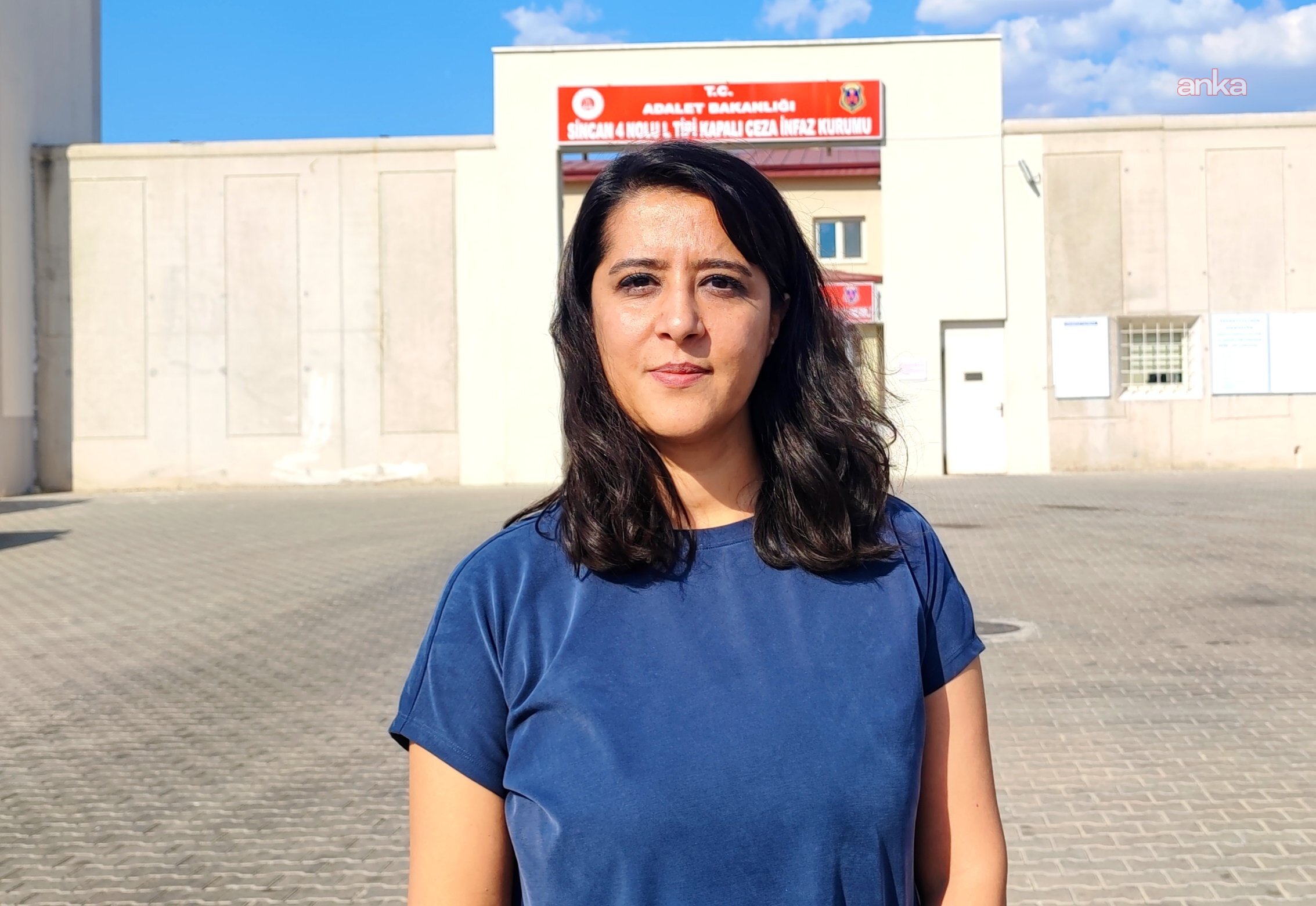 Sevda Karaca, "Ailem Güvende" operasyonuyla tutuklanan hak savunucuları ve gazeteci Tuğba Tekerek'i ziyaret etti