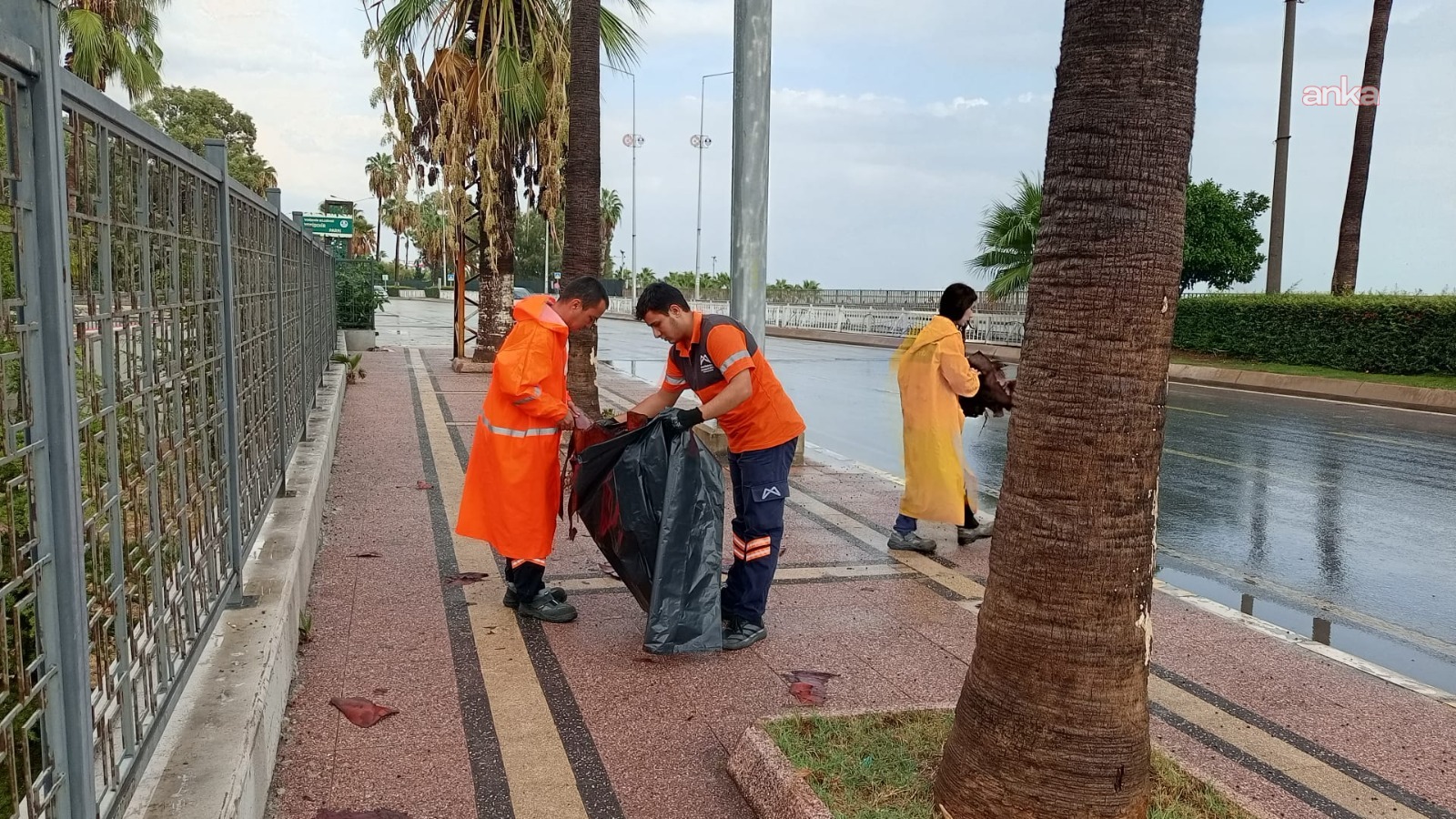 Mersin’de beklenen sağanağa karşı belediye ekipleri teyakkuza geçti