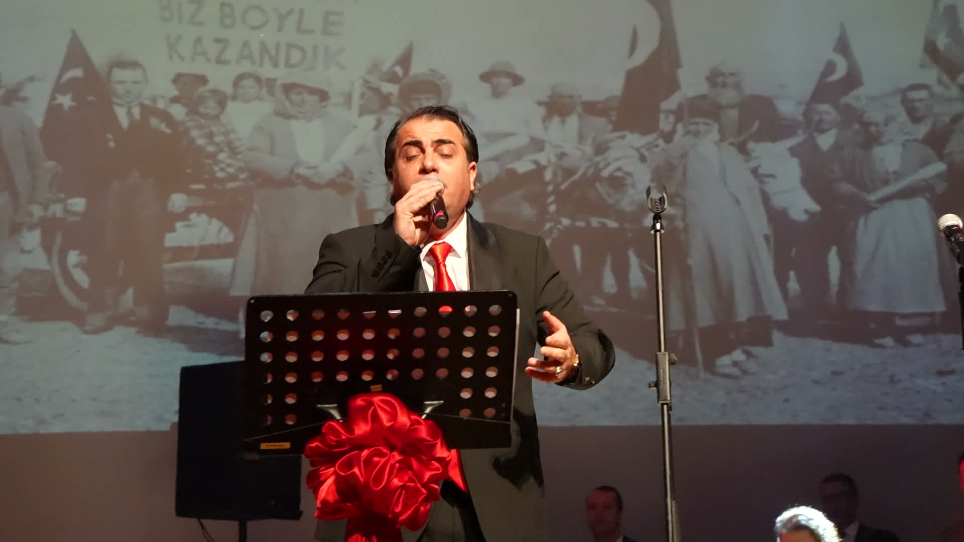 Bursa'da Cumhuriyet Bayramı coşkusu Türk musikisi konseriyle yaşandı