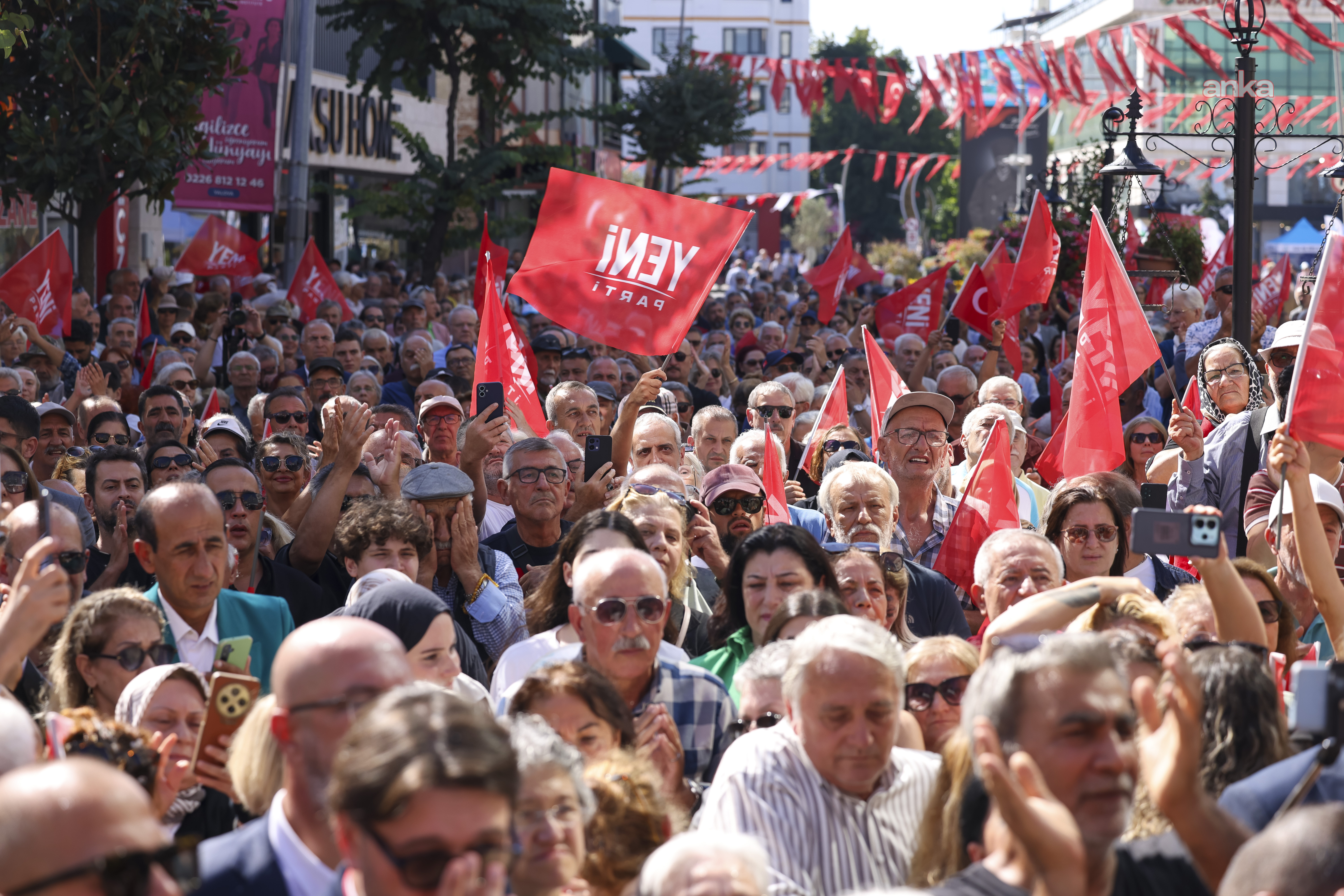 CHP'den istifa eden 242 belediye başkanı YENİ Parti'ye katıldı