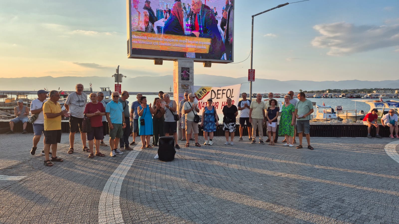 Balıkesir'de "NATO'ya hayır" eylemi