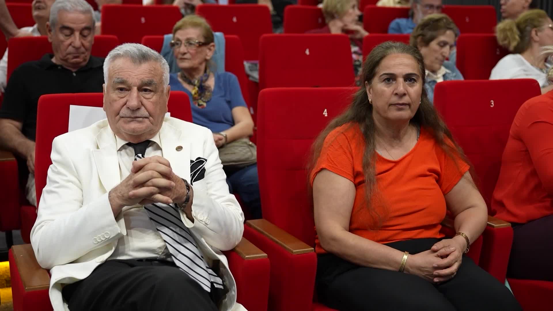 Mersin'de geçmişin izleri, "Naftalin Kokulu Anılar Sandığı Konseri" ile sahneye taşındı