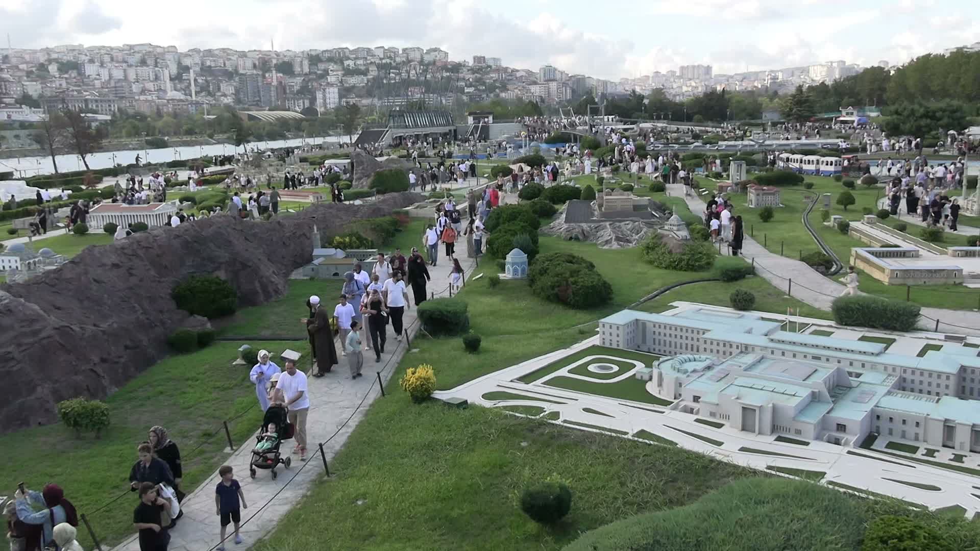 Miniatürk’te 30 Ağustos şenliği: Bando, dans ve atölyelerle bayram coşkusu