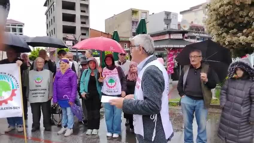 Rize'nin Pazar ilçesinde emeklilerden iktidara tepki: Her emekli aylığına derhal 20 bin TL seyyanen zam yapılmalıdır