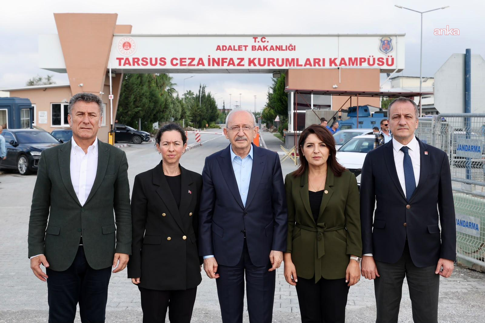 Kılıçdaroğlu’ndan tutuklu belediye başkanları Seçer ve Özyiğit’e ziyaret