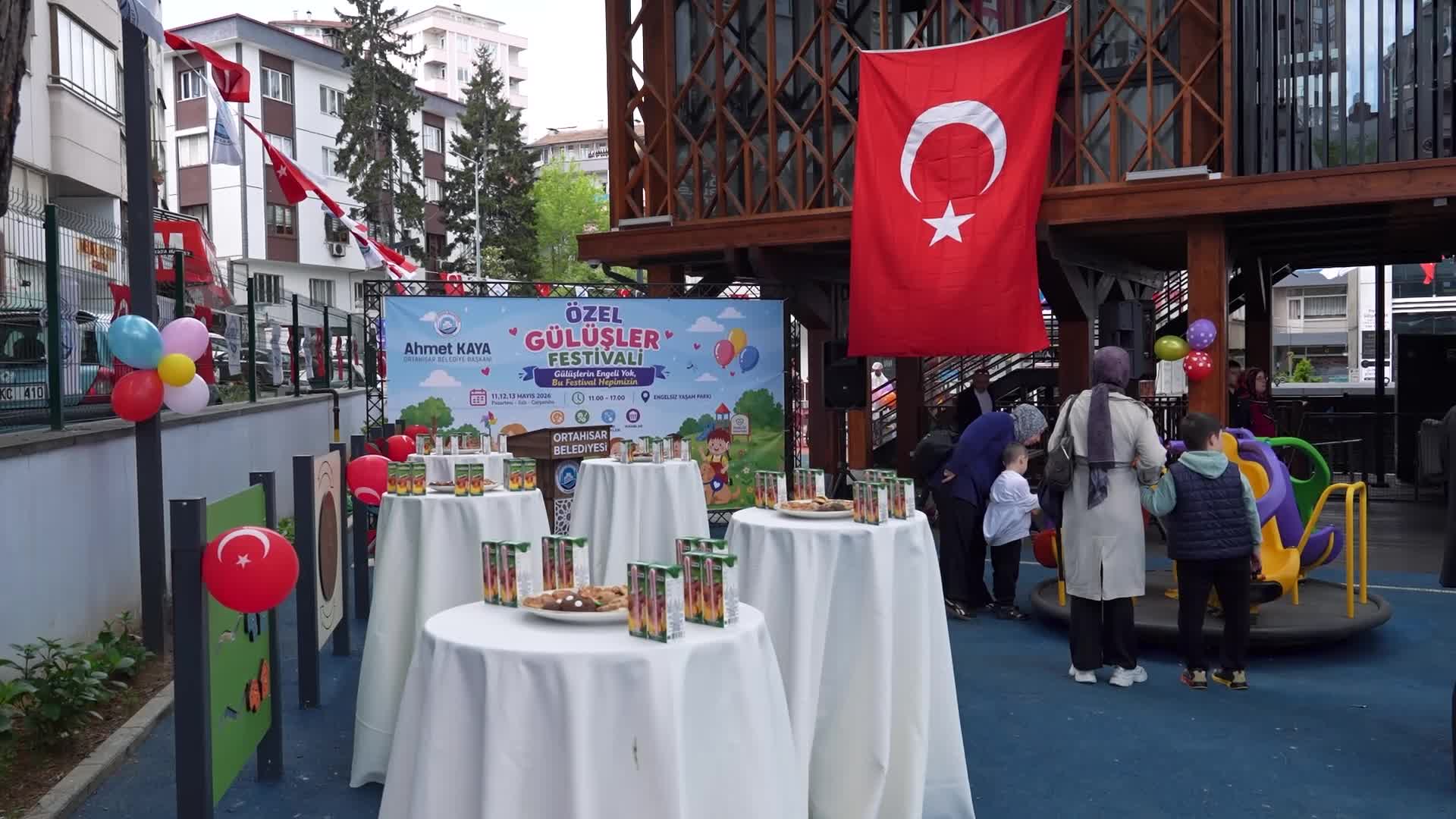 Ortahisar’da “Özel Gülüşler Festivali” başladı
