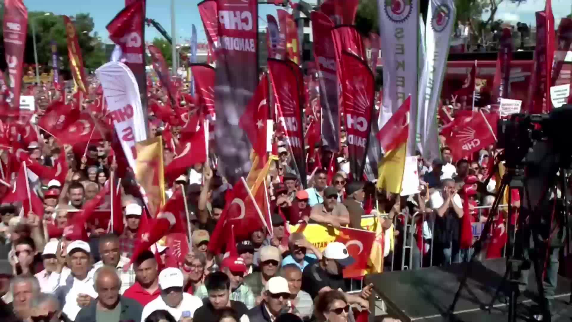 CHP'nin, "Millet İradesine Sahip Çıkıyor" mitingi Balıkesir'de... Akın: "‘Ahmet Akın CHP’den ayrılacak mı ?’ diyorlar, bu, dedikodu yapmaktır"