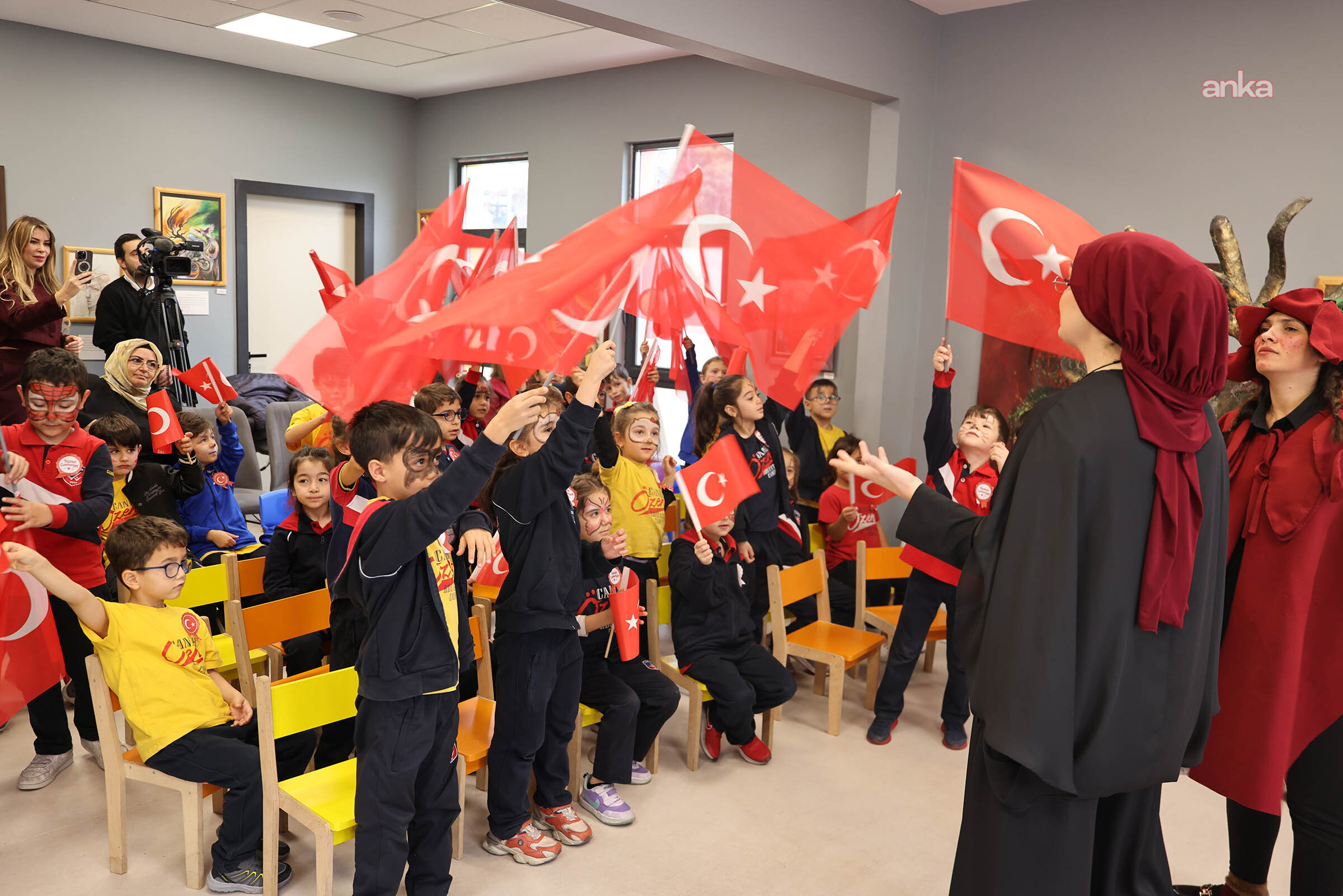 Keçiören’de çocuklar Cumhuriyet’in kazanımlarını sanatla öğrendi