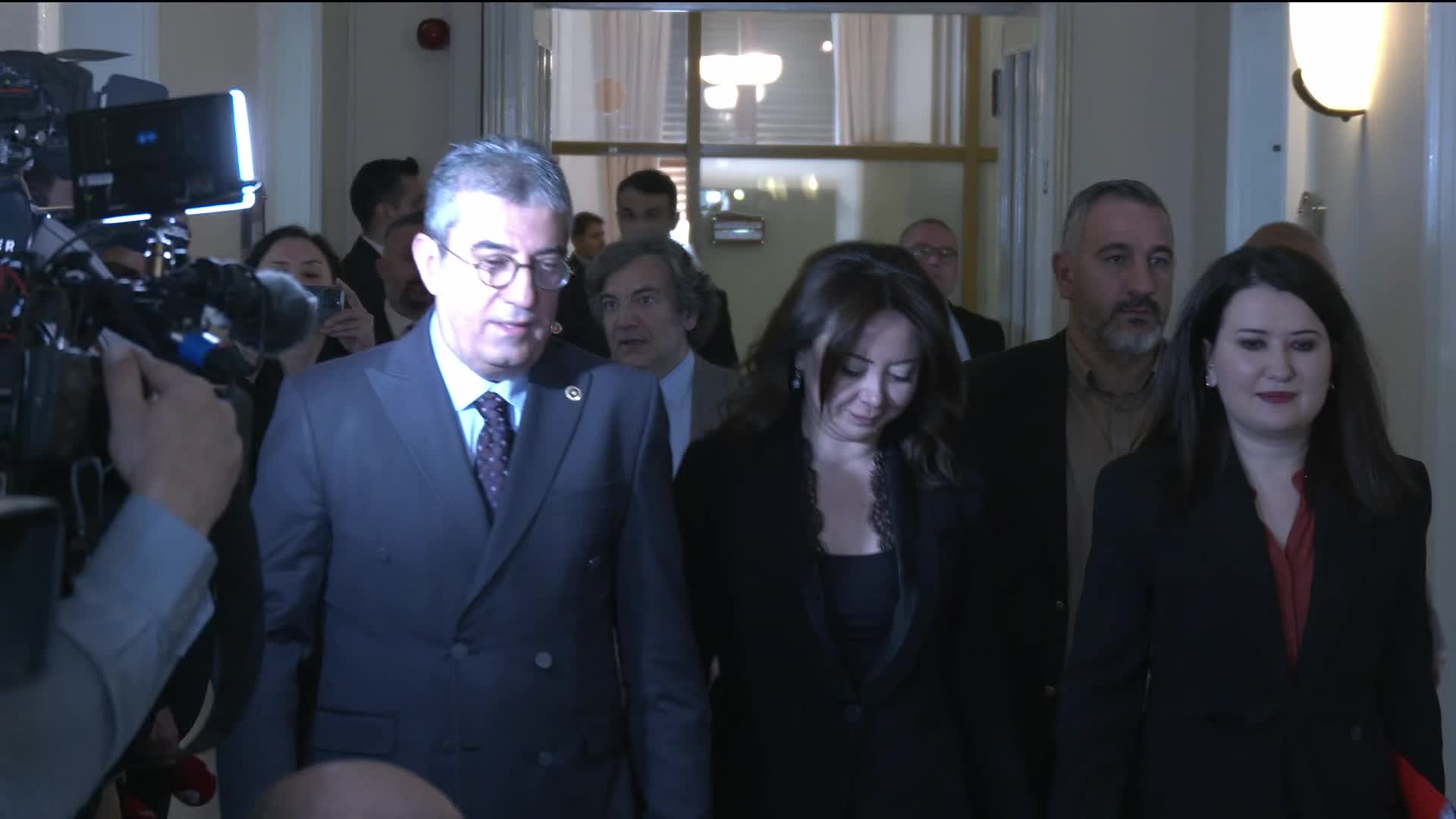 CHP'den DEM Parti'ye ara seçim ziyareti... Gökhan Günaydın: “Sandıktan kaçarak hiç kimse bir yere varamaz"