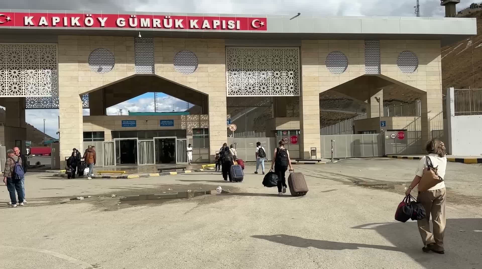 Van'da minibüsçülerden yakıt isyanı: “Karın tokluğuna çalışıyoruz"