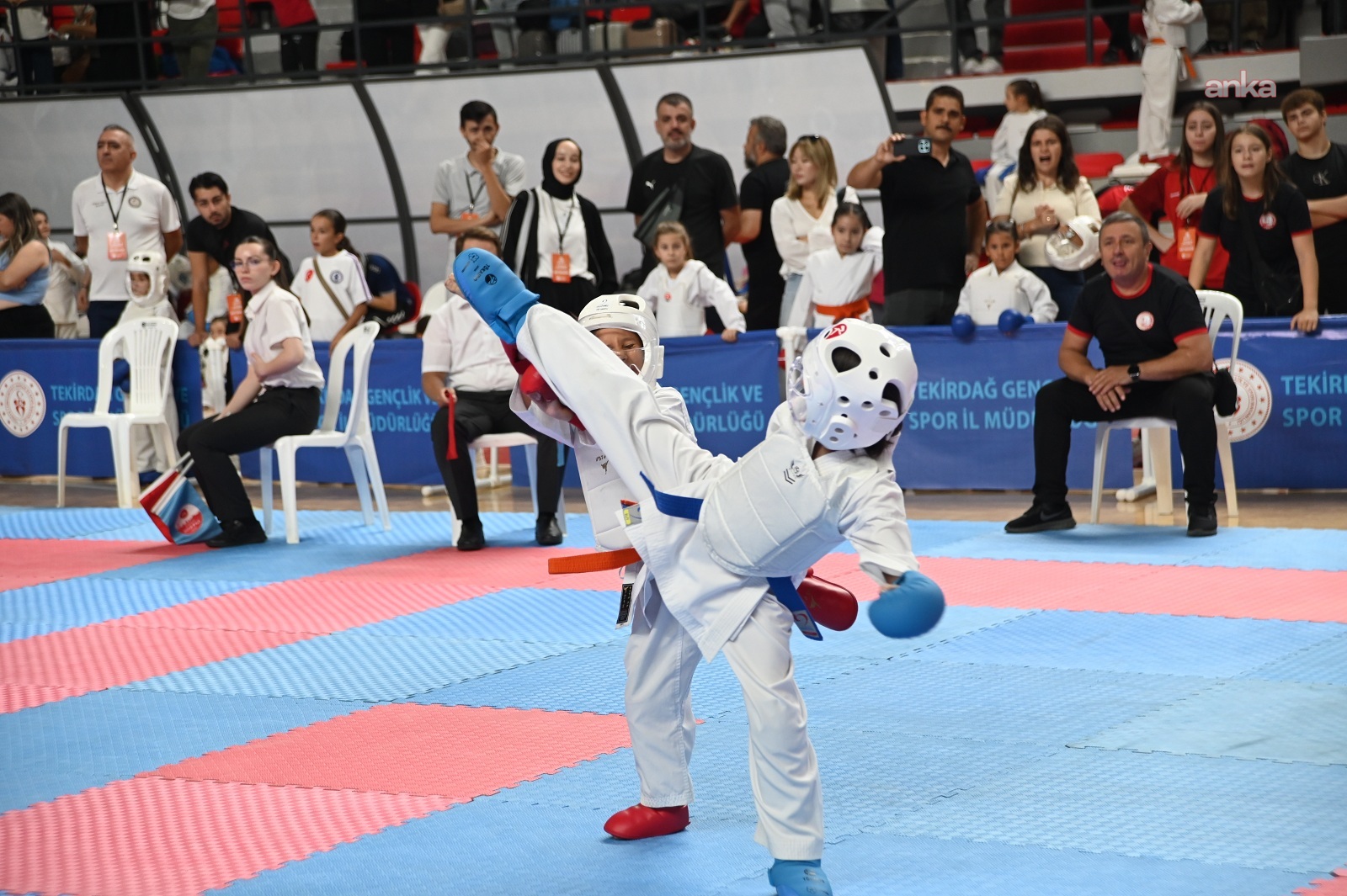Tekirdağ’da 880 genç sporcu, Asya Önel’in anısını yaşatmak için tatamiye çıktı
