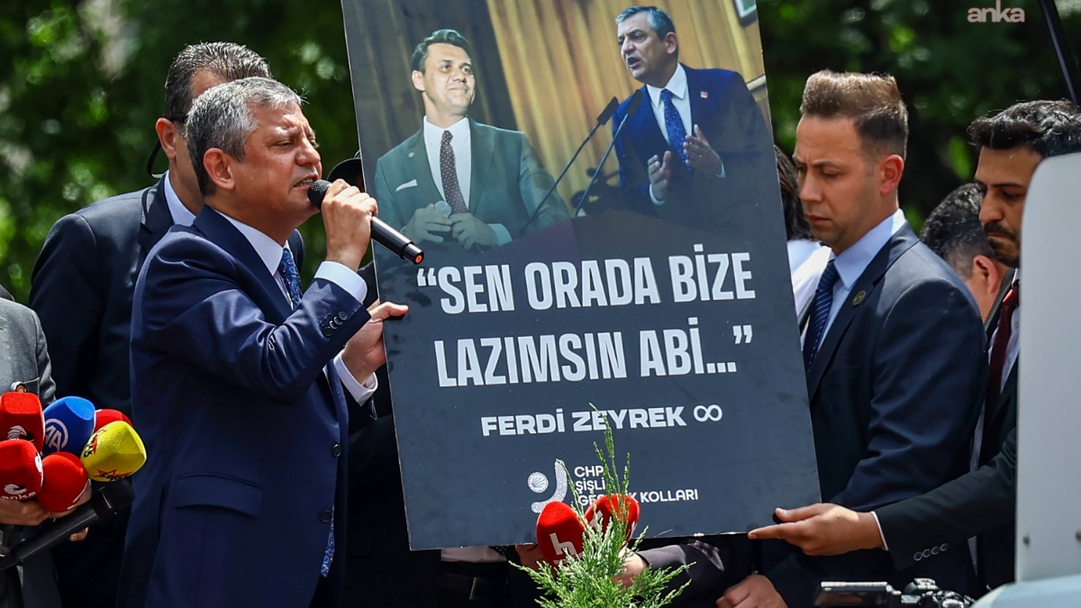 CHP'de grup toplantısı krizi: Özel ve Kılıçdaroğlu farklı kürsülerden konuştu
