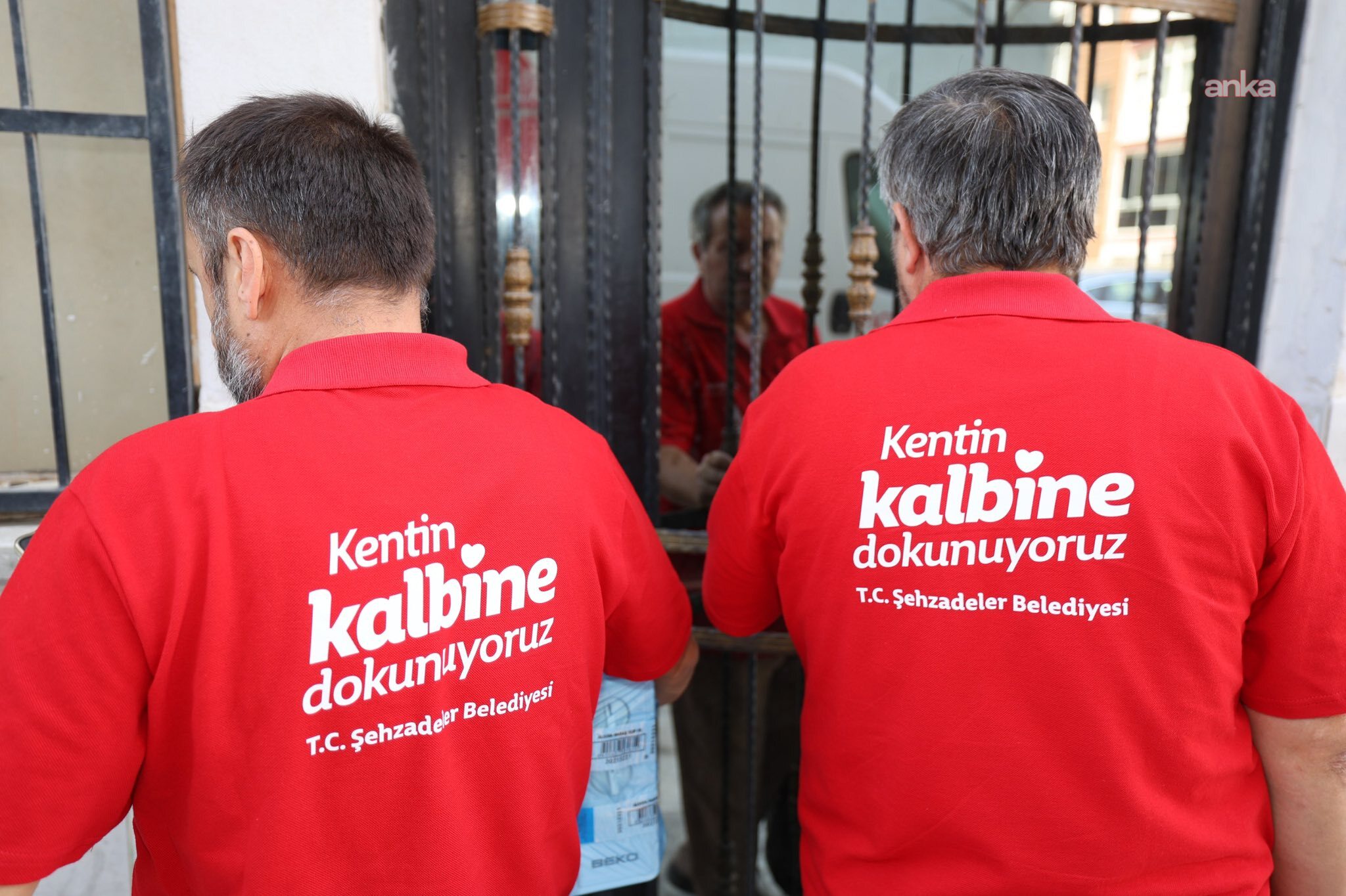 Şehzadeler'de "Atma Paylaş" projesiyle dayanışma güçleniyor