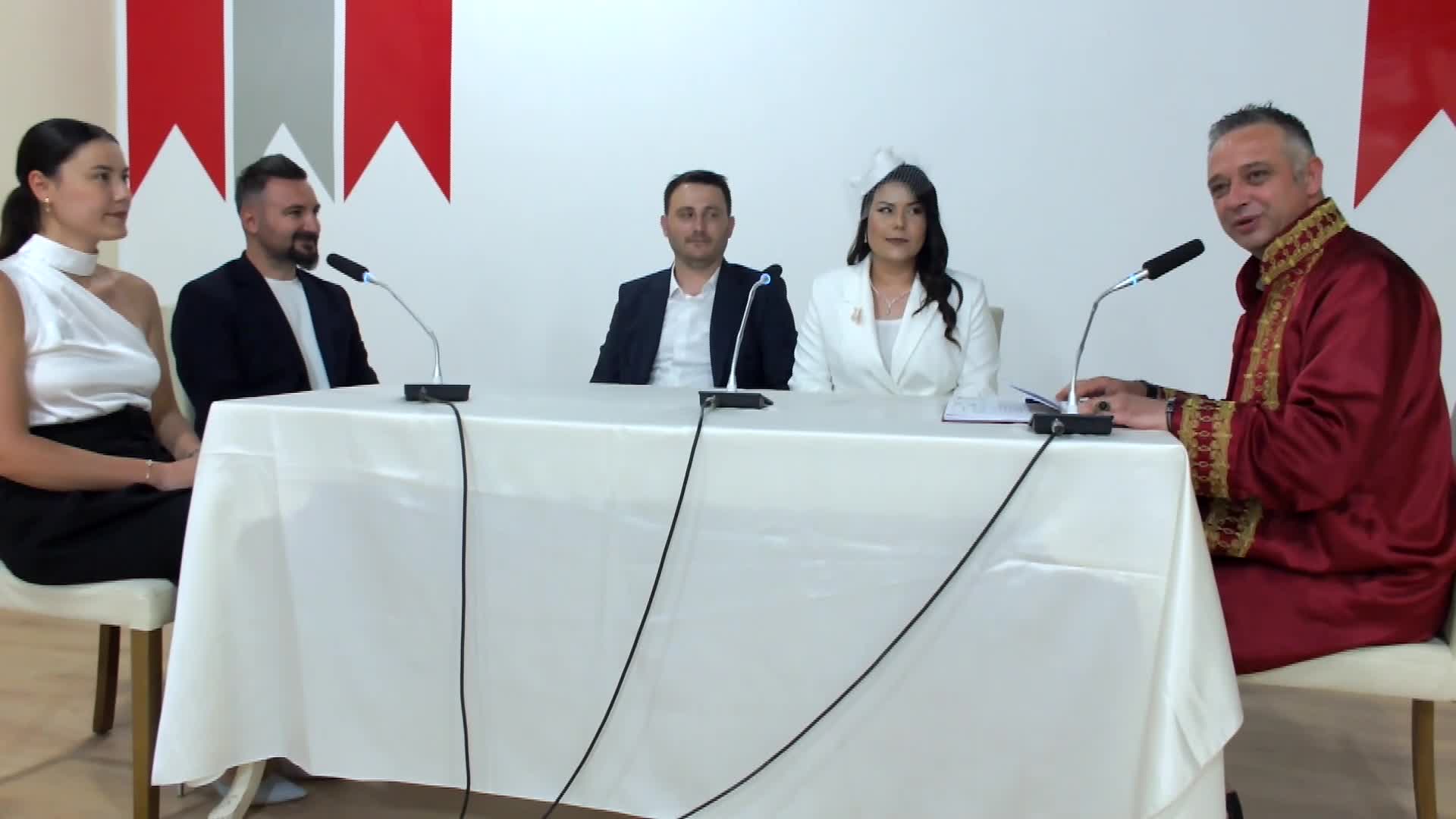 Burhaniye'de "06.06.2026" yoğunluğu: Bir günde 17 çift evlendi
