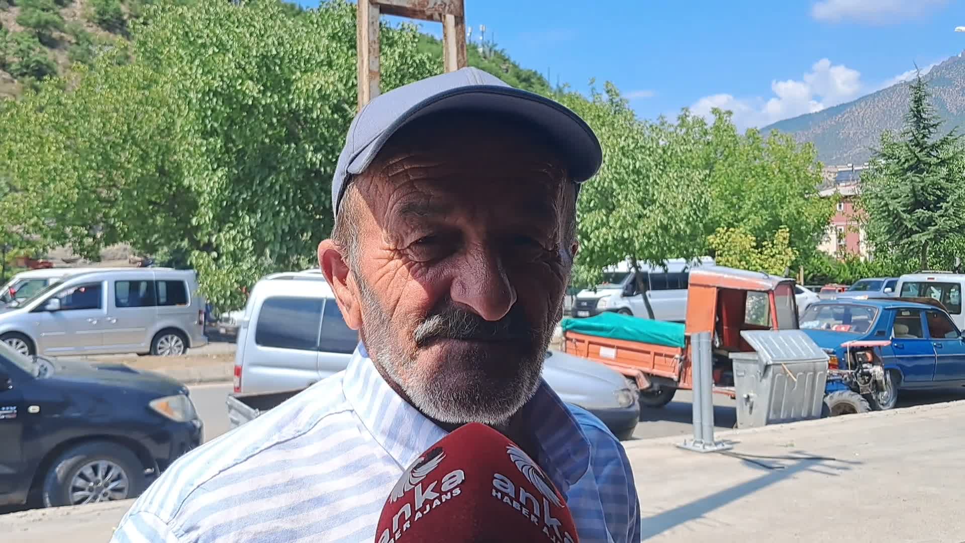 Artvinli emeklinin pazar çilesi: “Cebimizdeki para öldü bitti”