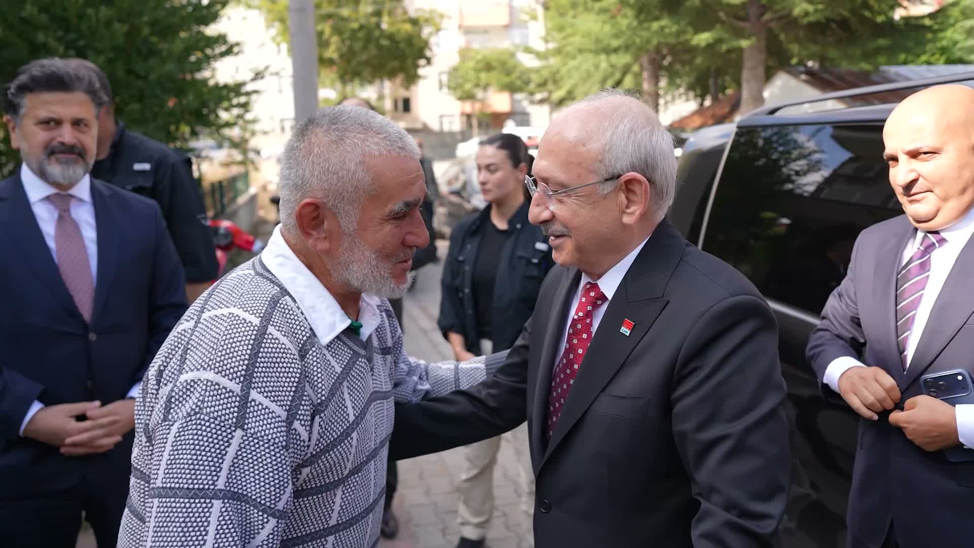 Kemal Kılıçdaroğlu'ndan Özvarlı ailesine ziyaret