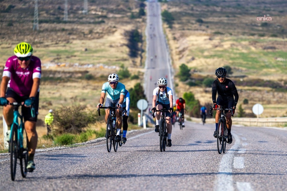 “Veloturk Gran Fondo Çeşme by Salcano”nun 10’uncu yılında 809 sporcu pedal çevirdi