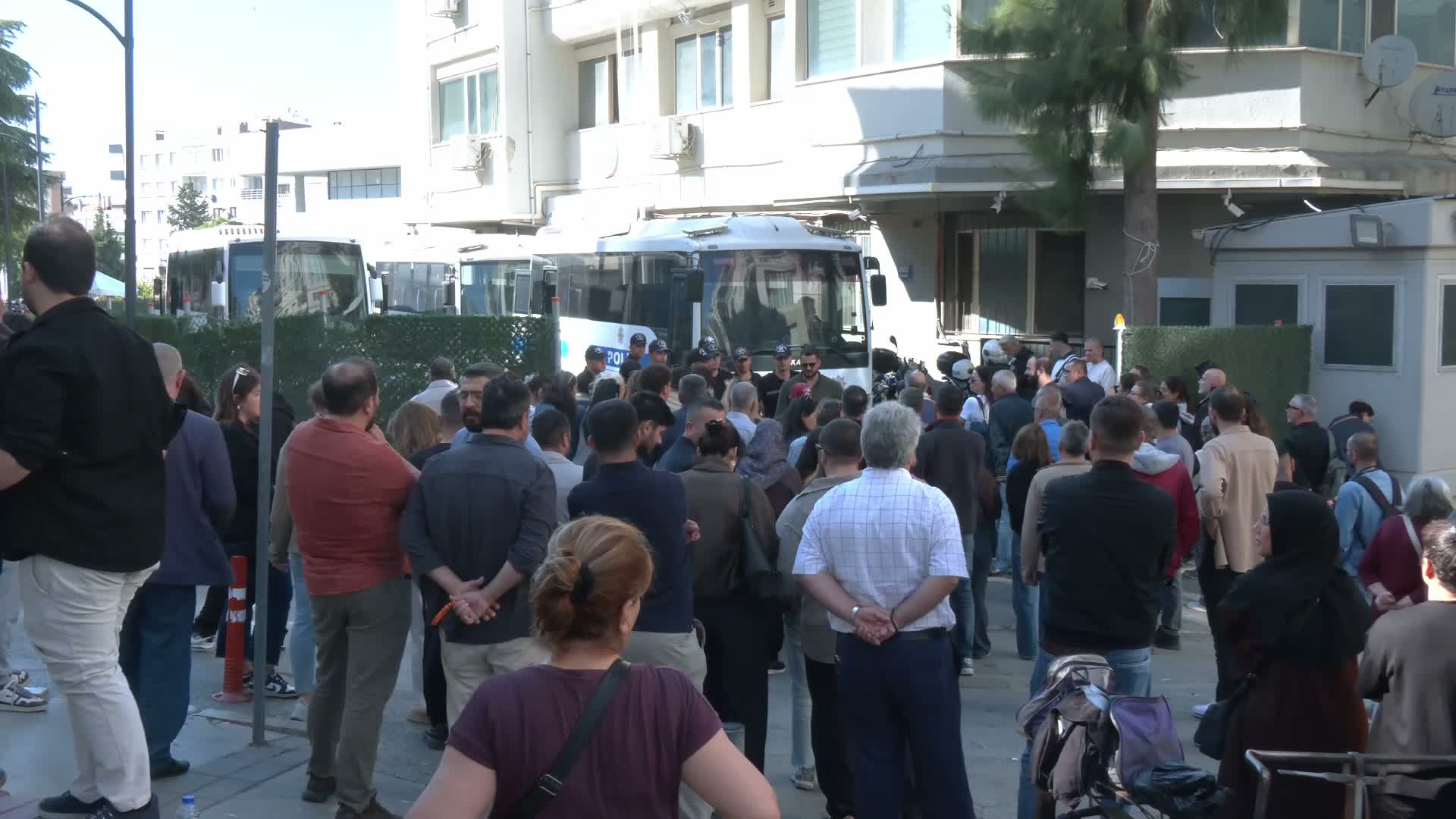 CHP'li Çelik'ten Bayraklı Belediyesi operasyonuna tepki