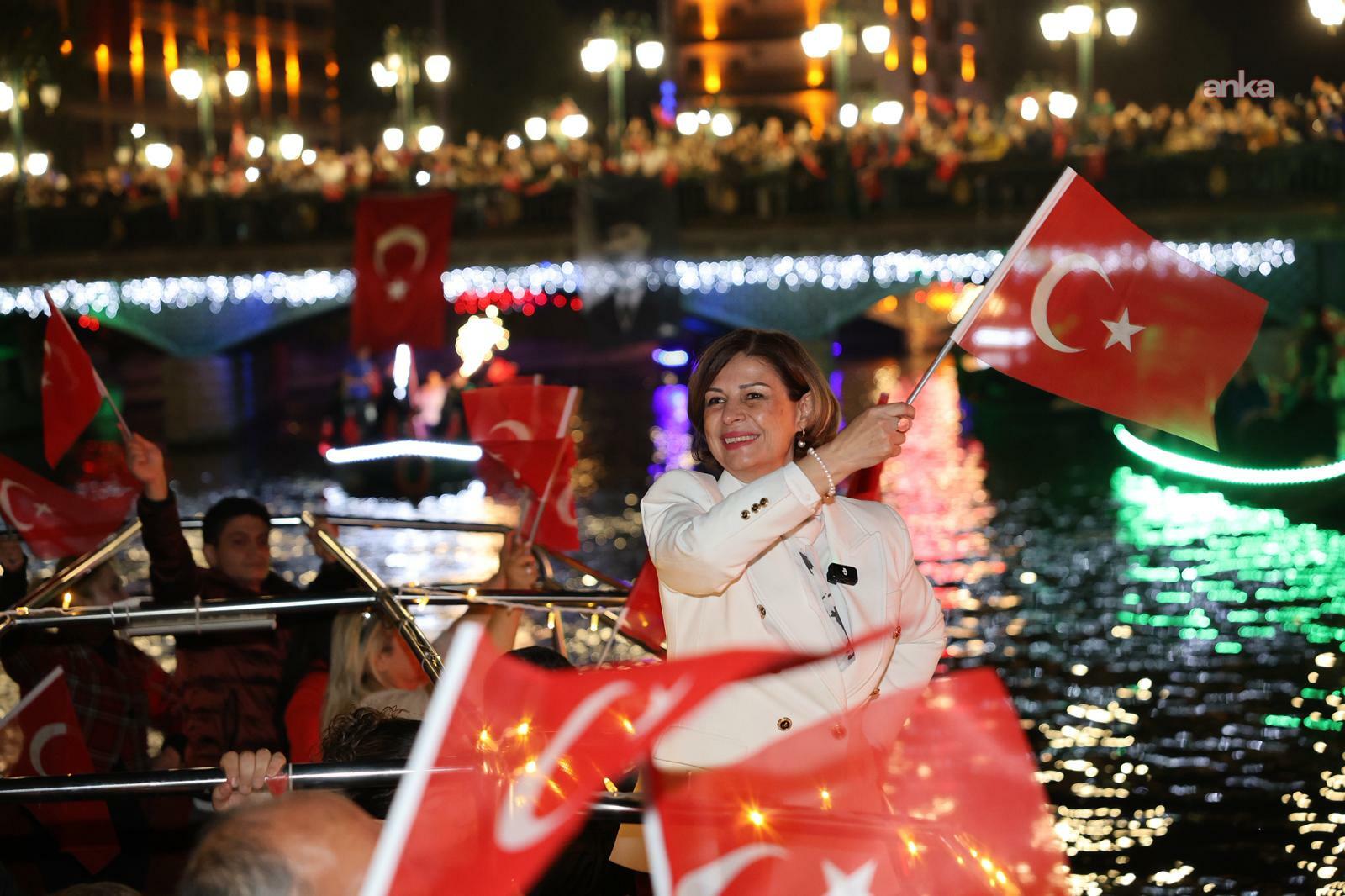 Eskişehir Büyükşehir Belediye Başkanı Ünlüce, gençlerin bayram coşkusunu paylaştı