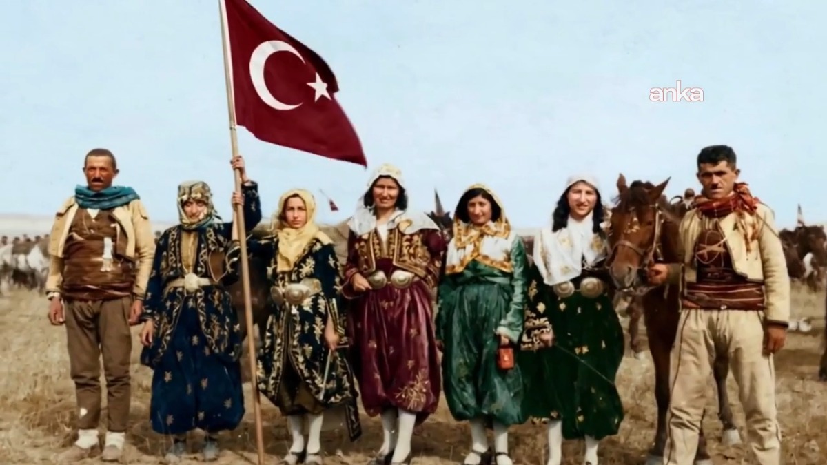 "Cumhuriyet, Türk milletinin esarete boyun eğmeyen iradesidir"