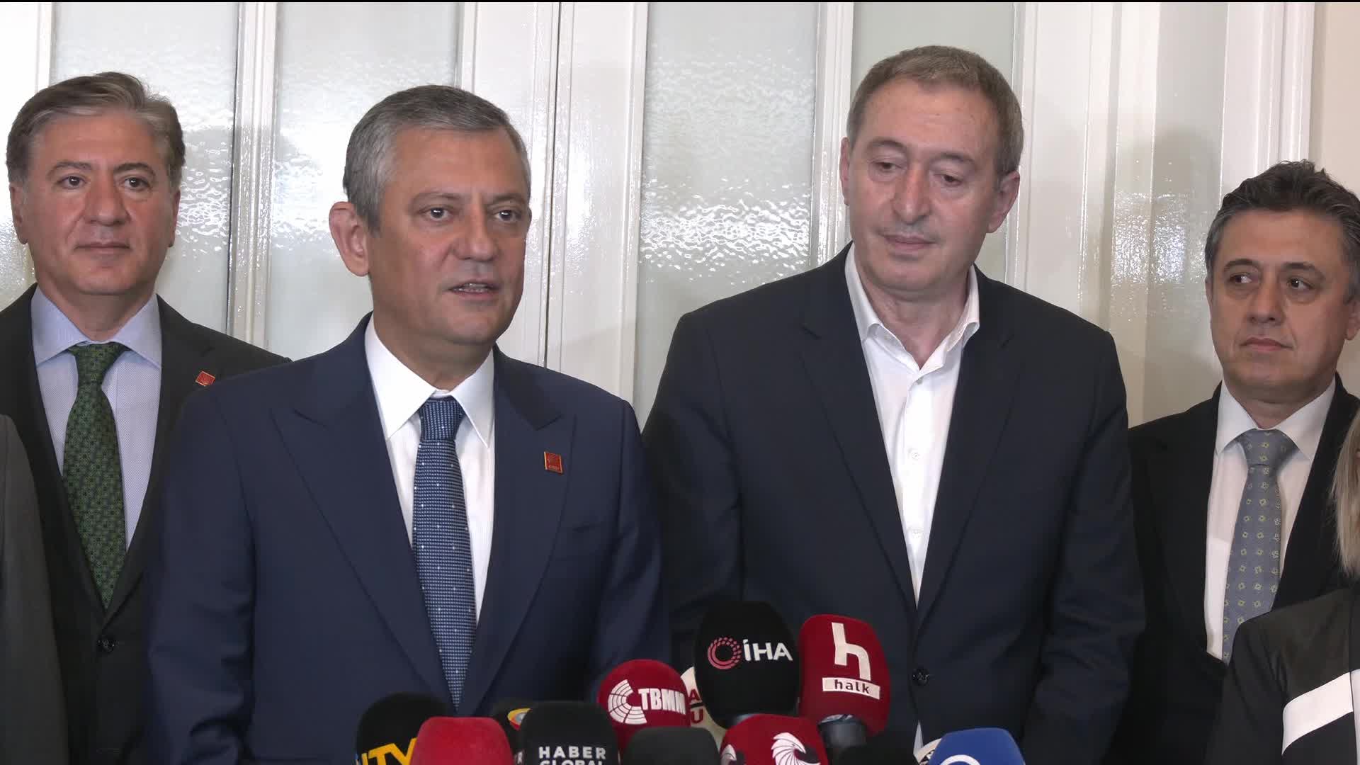 DEM Parti'den TBMM'de Özgür Özel'e ziyaret... Bakırhan: "Siyasi partilerin kaderi, mahkeme koridorlarında değil, üyelerinin iradesindedir"