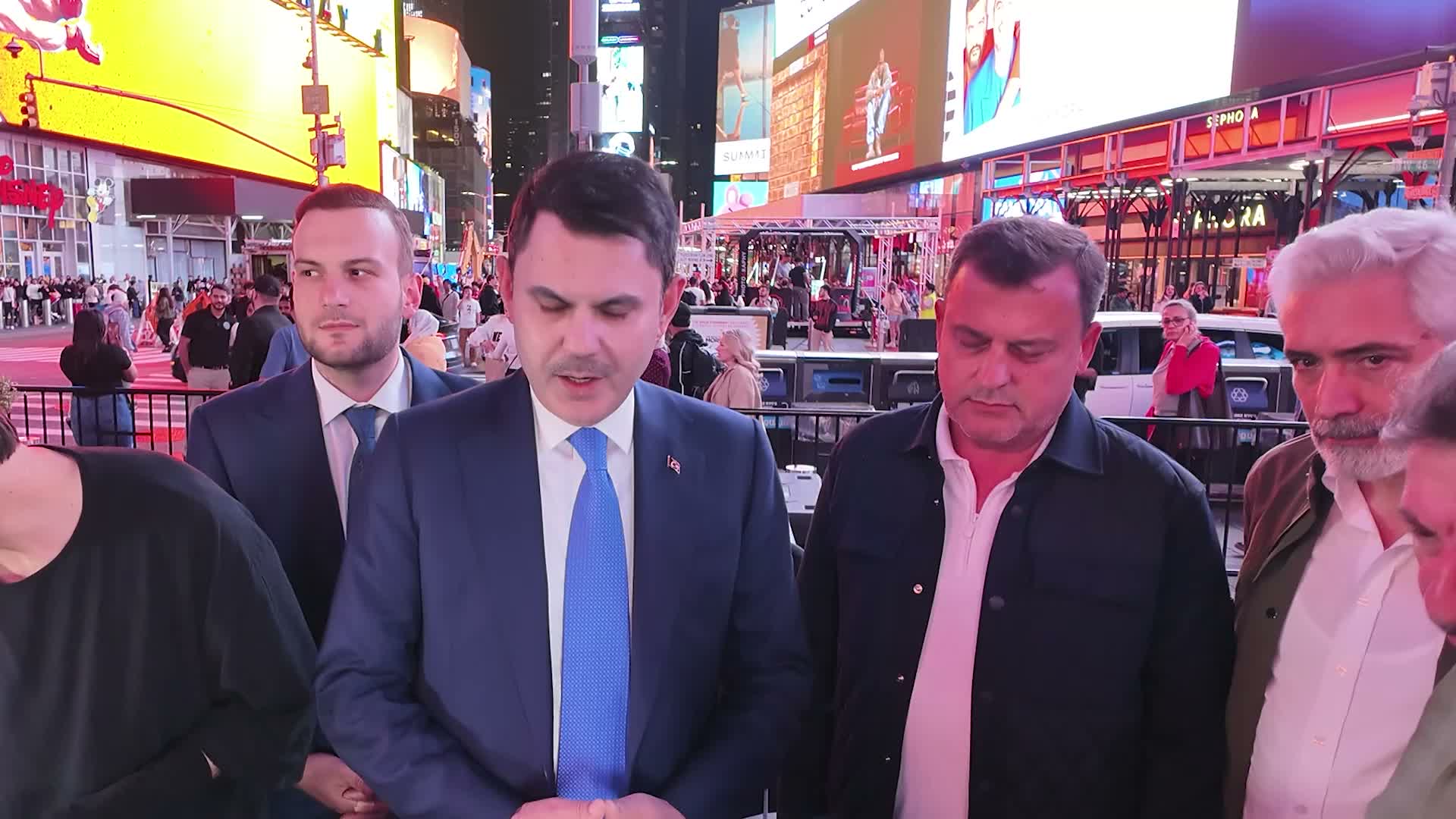 Times Meydanı’nda ebru sanatıyla COP31 tanıtımı yapıldı