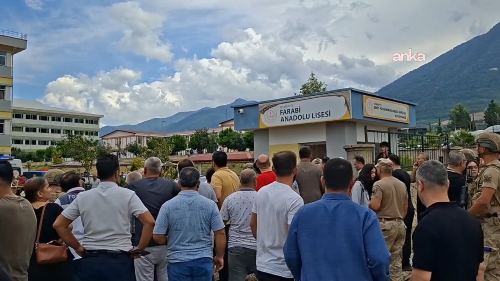 Osmaniye'de öğretmenin okul bahçesinde öldürülmesi: 2 müfettiş görevlendirildi, eğitime 2 gün ara verildi