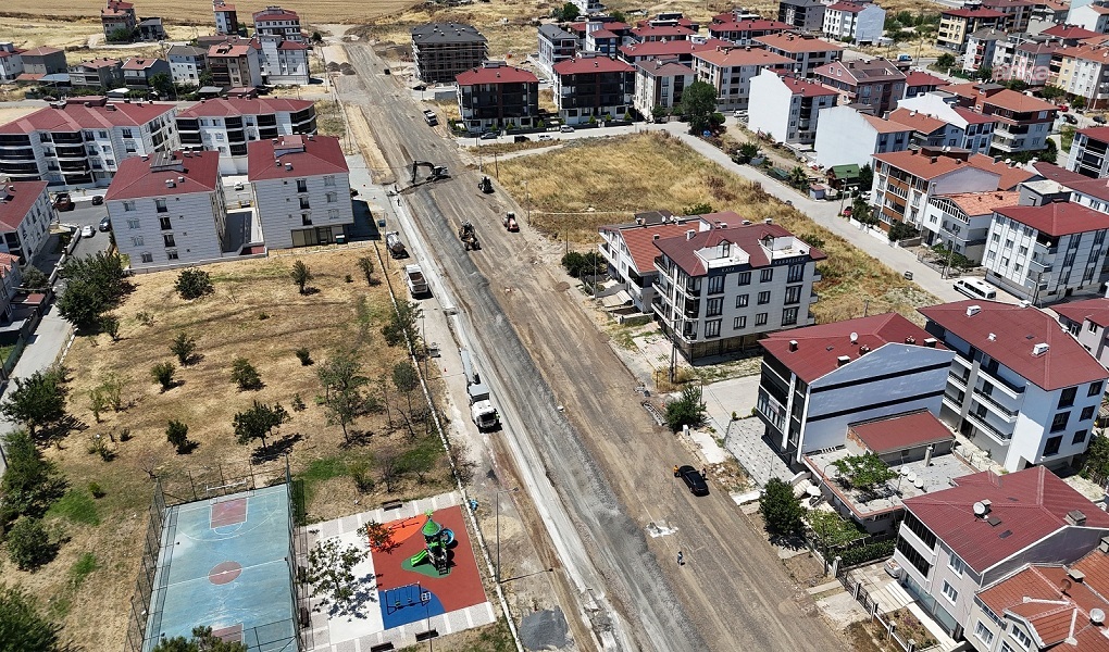 Tekirdağ Büyükşehir Belediye Başkanı Yüceer, Çorlu’da devam eden yol çalışmalarını inceledi