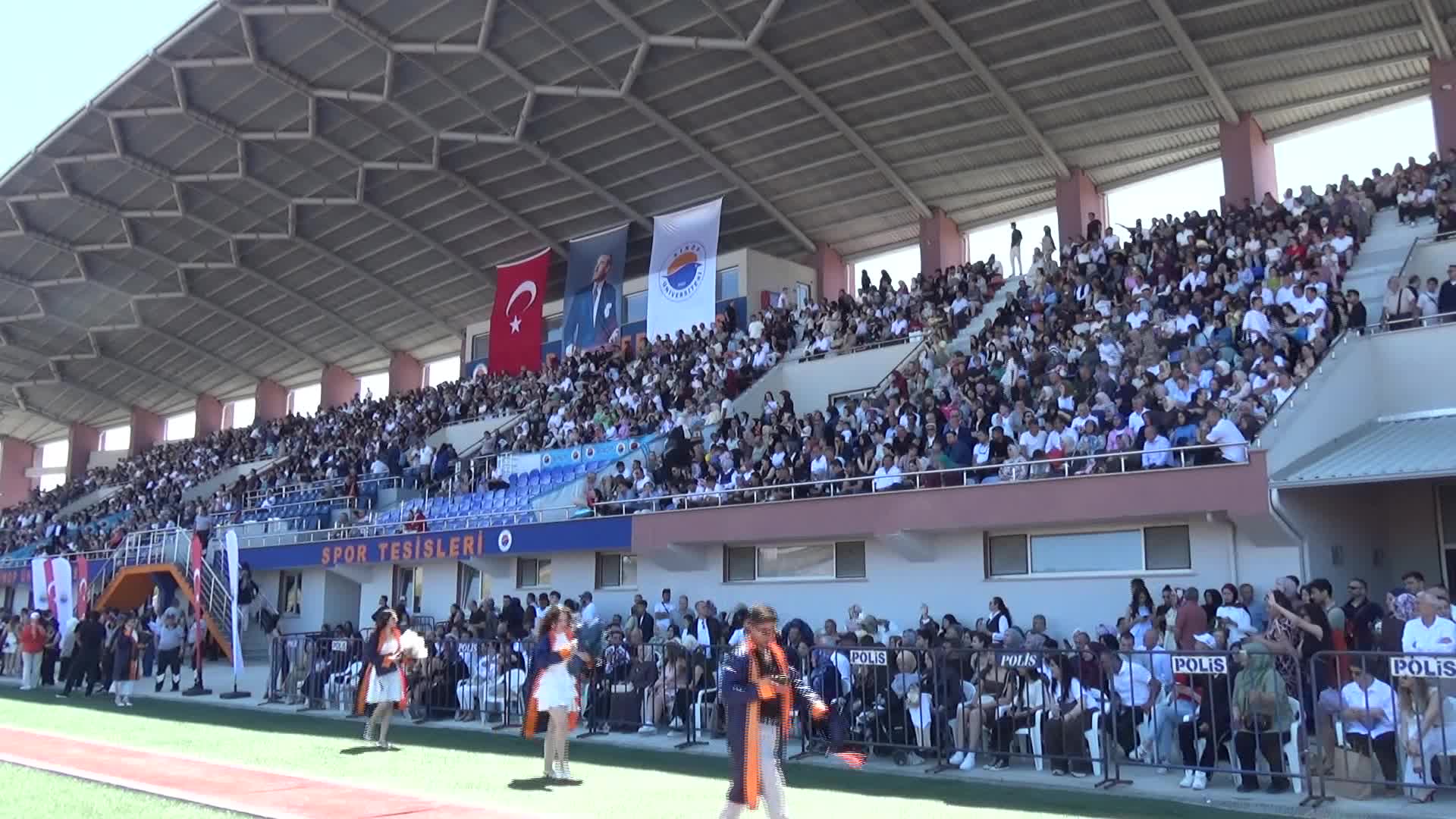 Sinop Üniversitesi’nde öğrencilerin mezuniyet coşkusu: 3 bin öğrenci kep attı